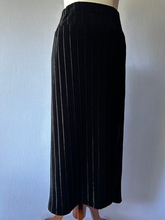 Anne Mardell Black Velvet Skirt – Size 10, Made in New Zealand, 90% Polyester 10% Spandex