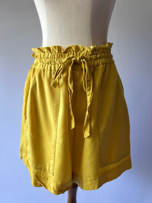 Yellow Lyocell Shorts – Size EUR 40 / US 10