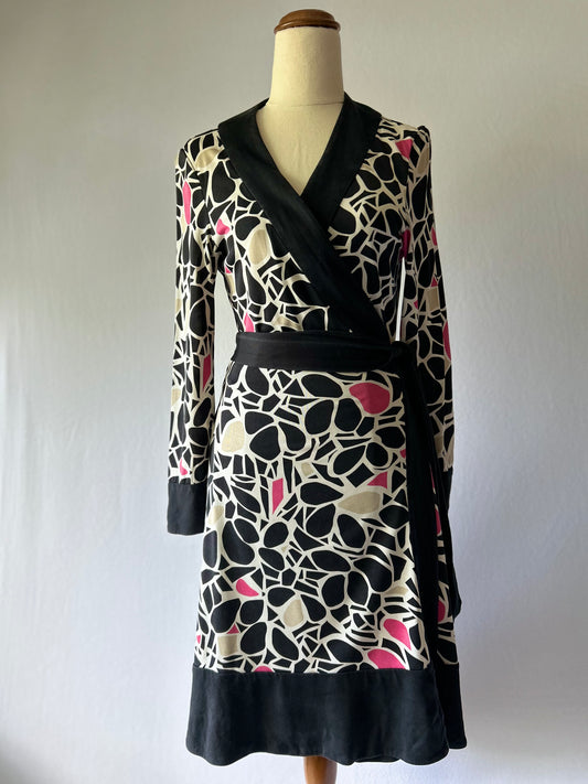Diane von Furstenberg Silk Wrap Dress – Size 10, Geometric Print