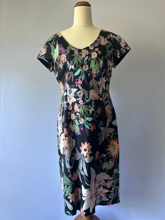 Amber Whitecliffe Floral Dress – Size 10
Made in New Zealand