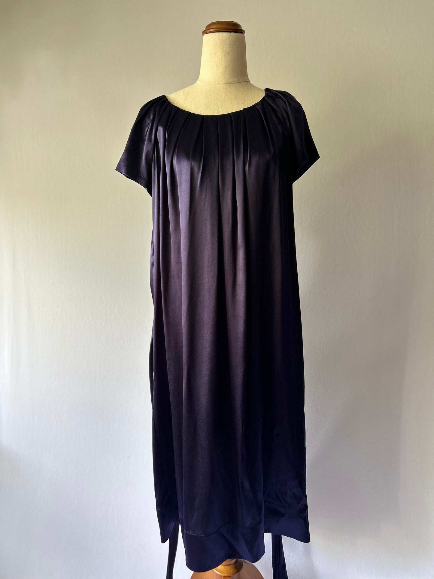 DKNY Silk-Stretch Pleated Cocktail Dress – Size 8
