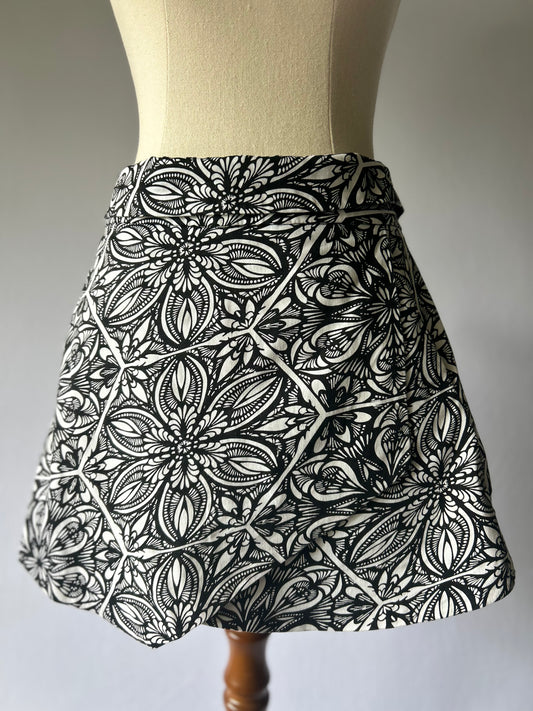 Black & White Patterned Cotton Skirt – Size 10
