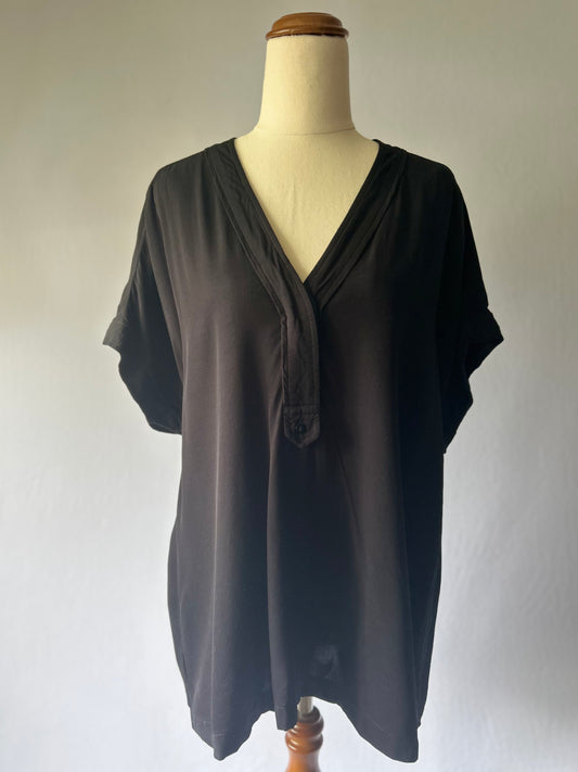 Country Road Black V-Neck Short Sleeve Shirt – Size 12, 100% Viscose