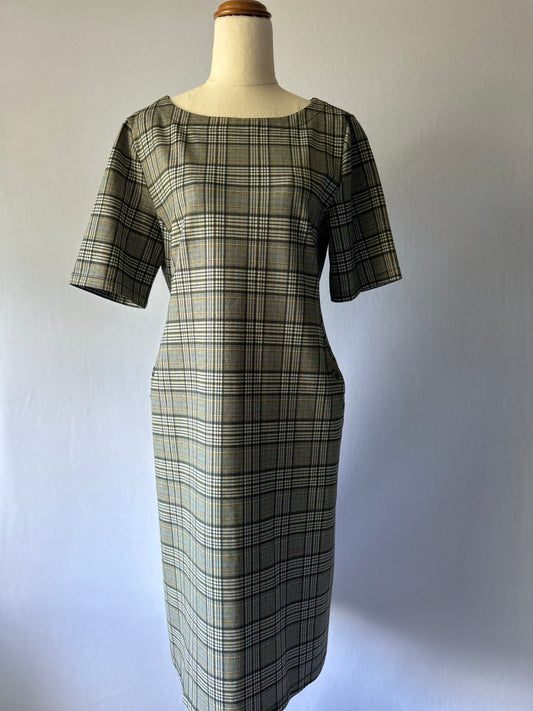 Classic Plaid Shift Dress – Size L