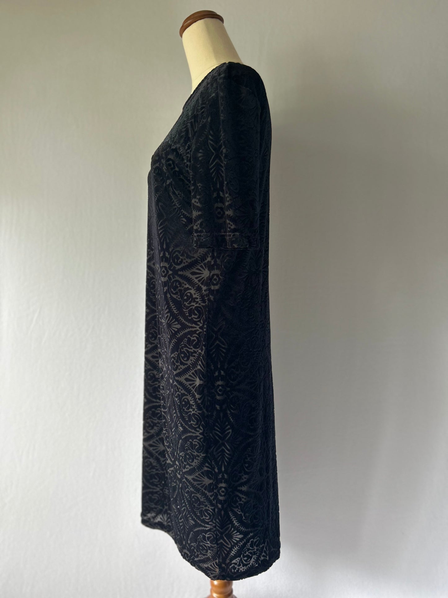Black Velvet Textured Midi Dress – Size 10
