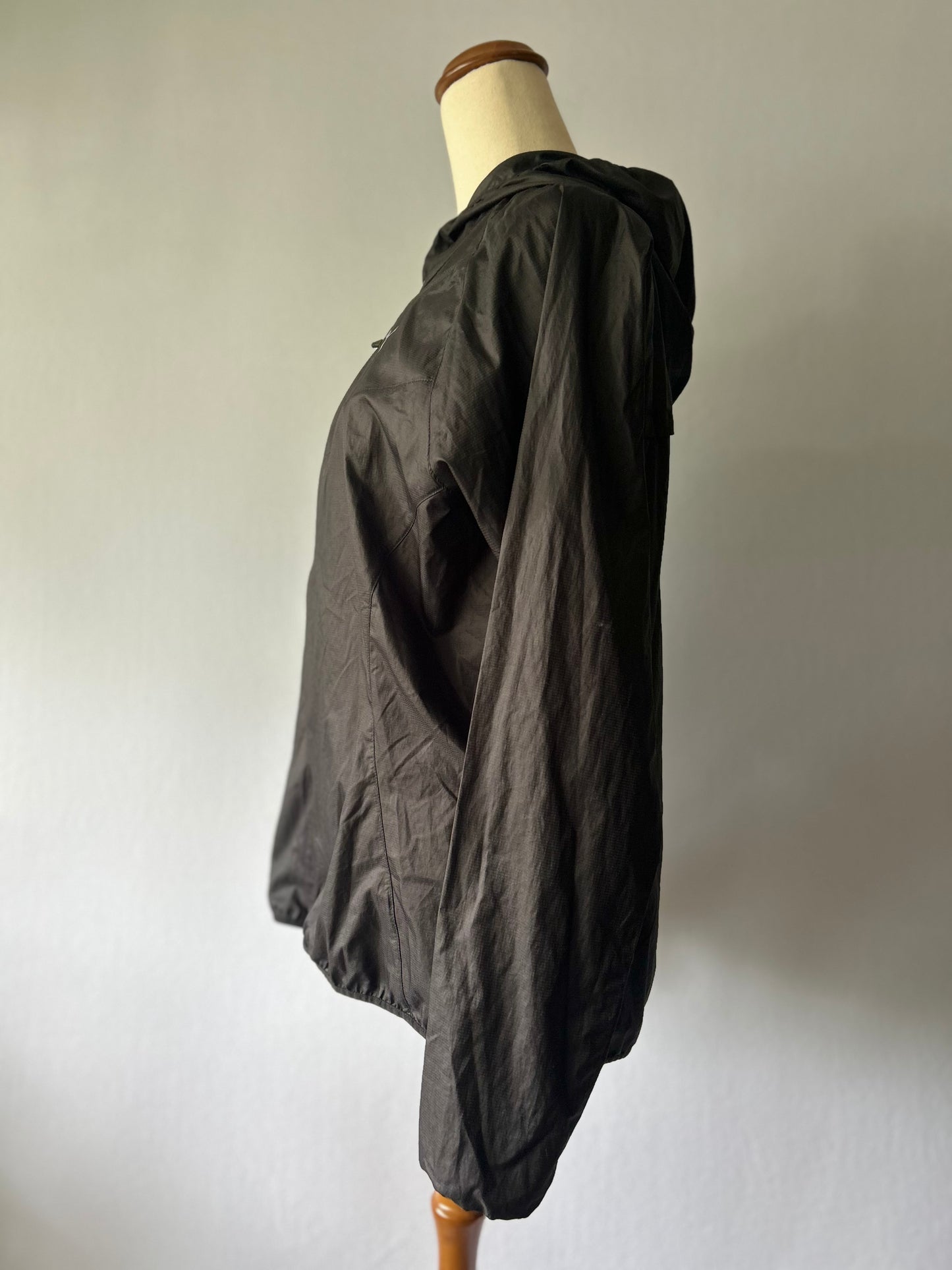 Puma Performance Lightweight Hooded Windbreaker – Size M