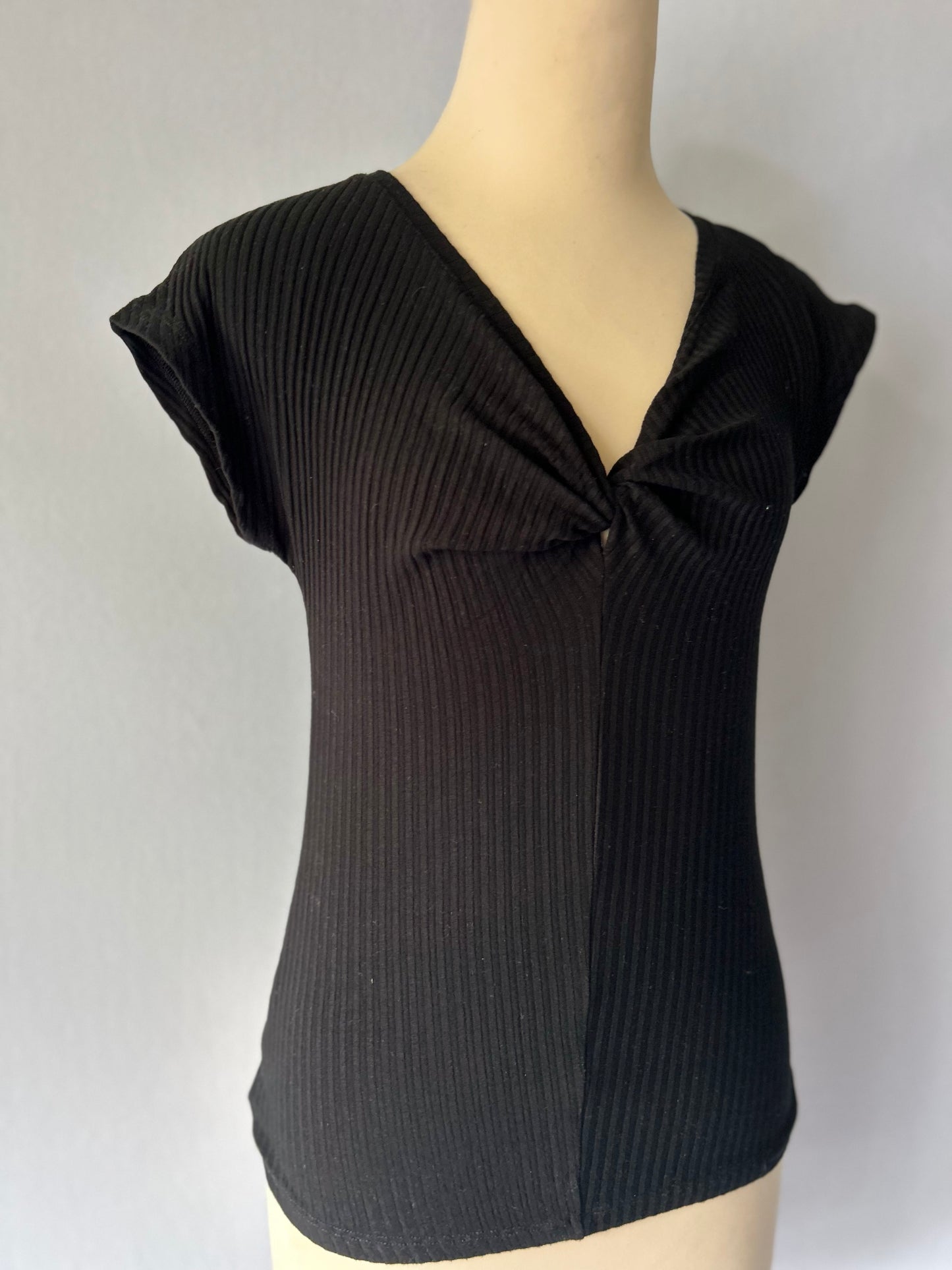 Seed Ribbed Black Knot Top - Viscose Blend, size small