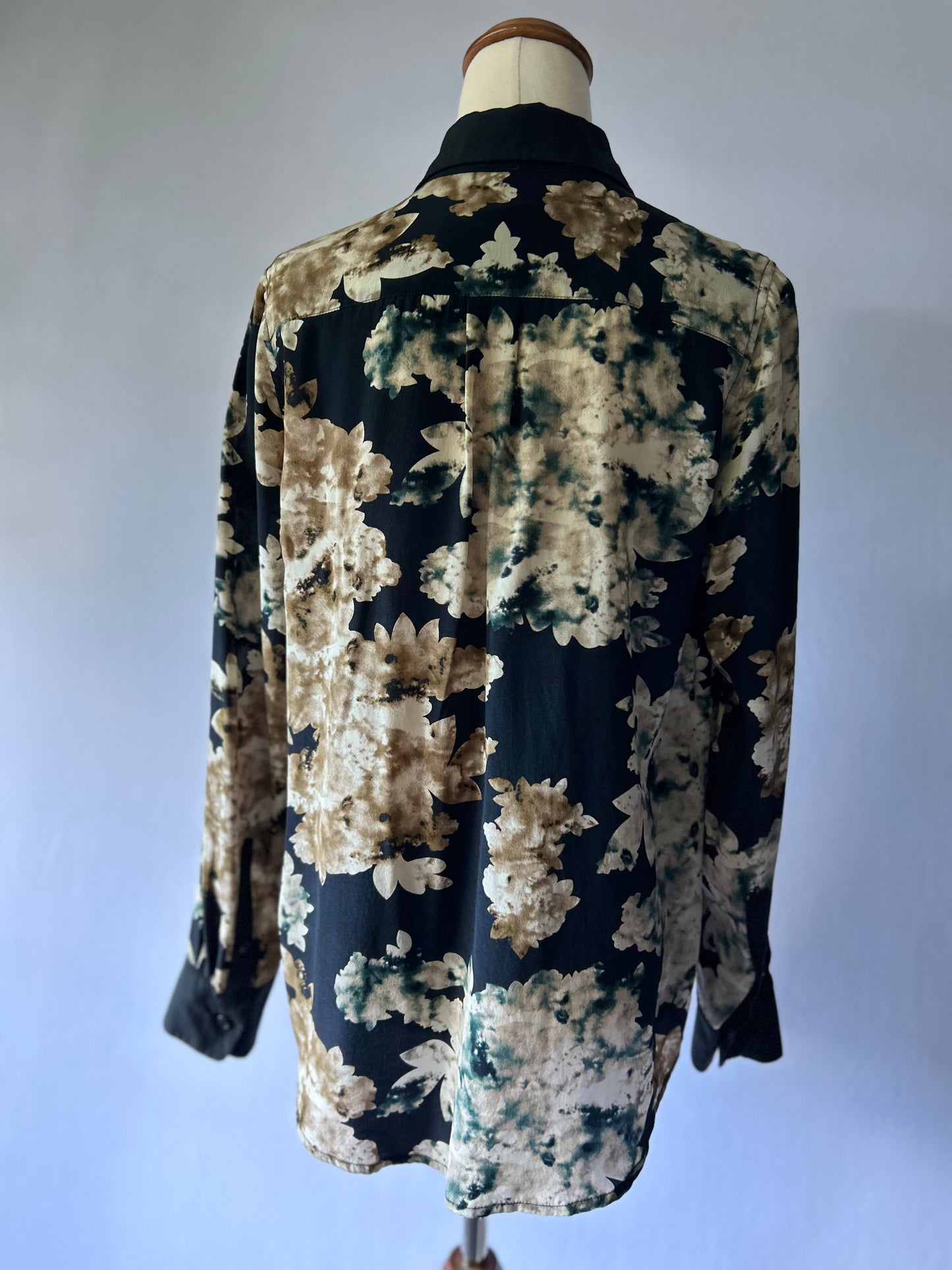 Juliette Hogan Silk Floral Shirt – Size 8