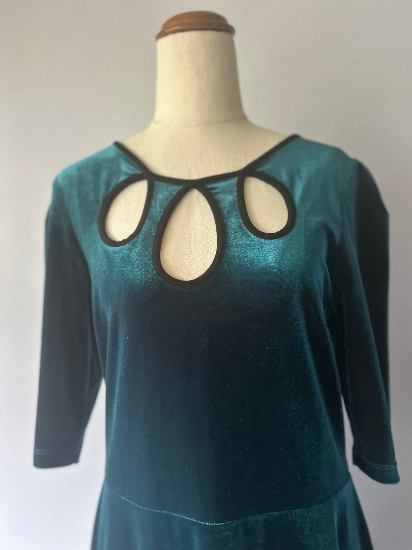 Bettie Monroe Teal Velvet Cut-Out Midi Dress – Size M