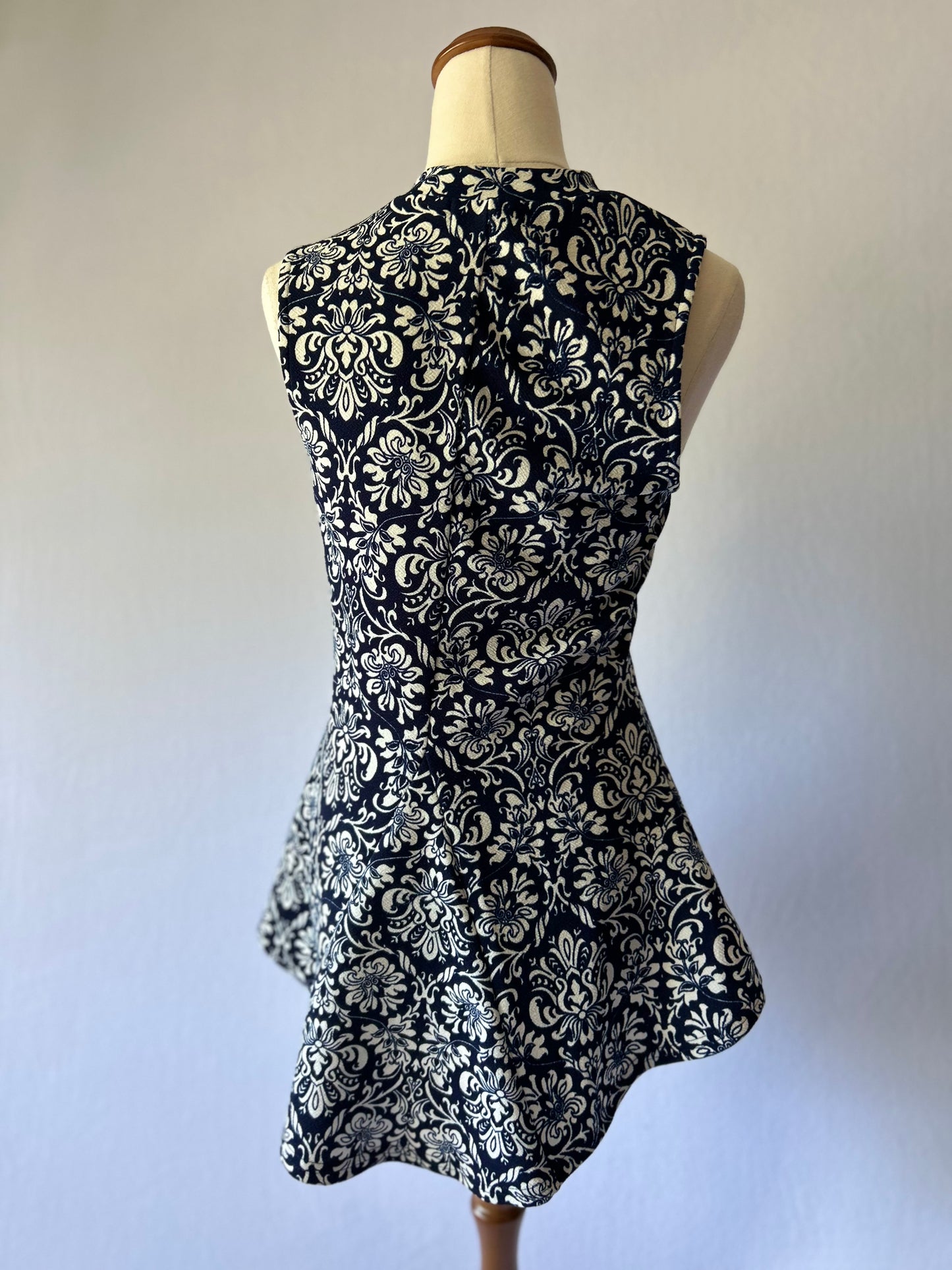 Mirrou Sleeveless Damask Print Tunic Top (Size Small)