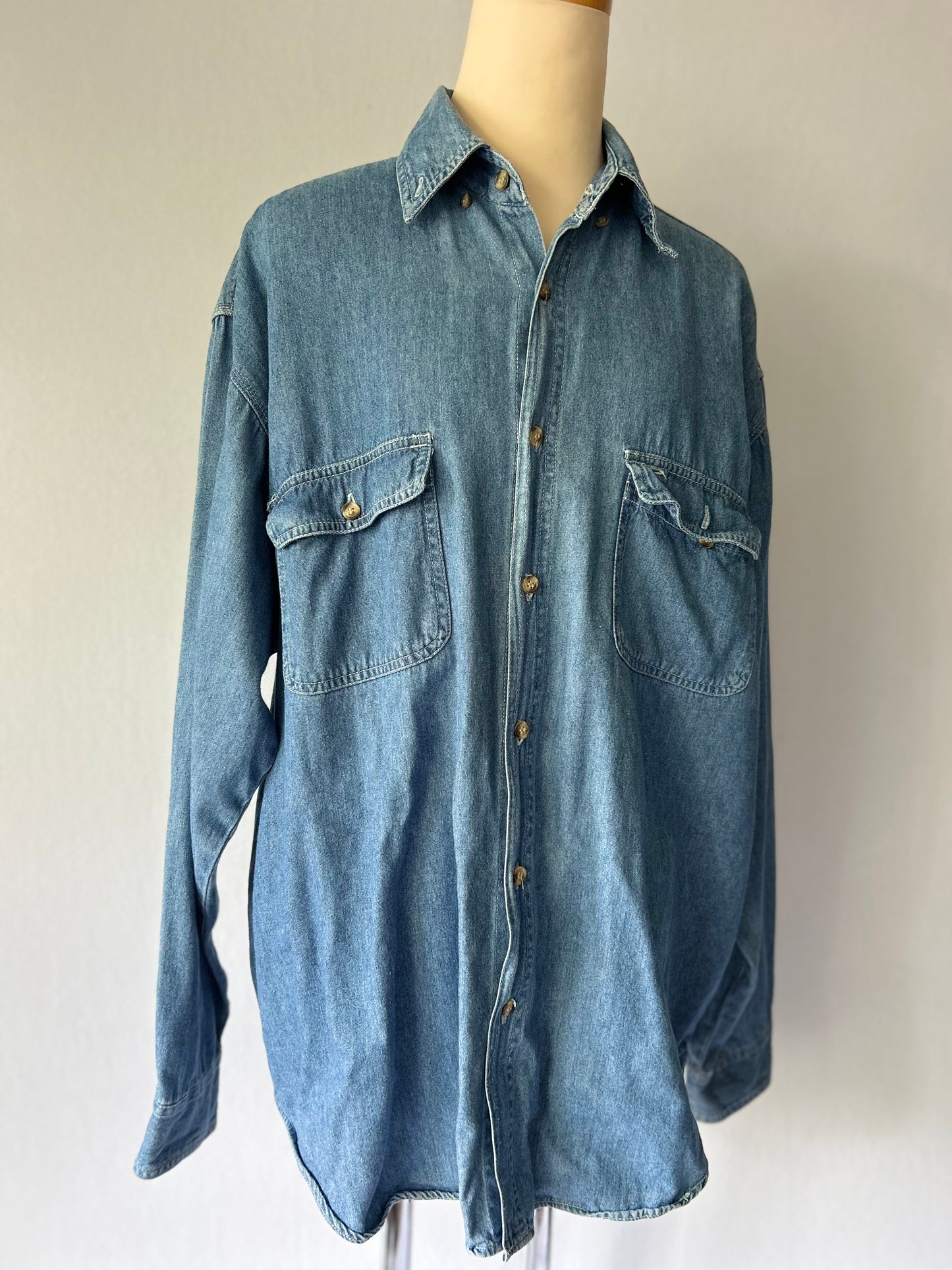 Vintage-Style Mid-Wash Denim Button-Down – Size M