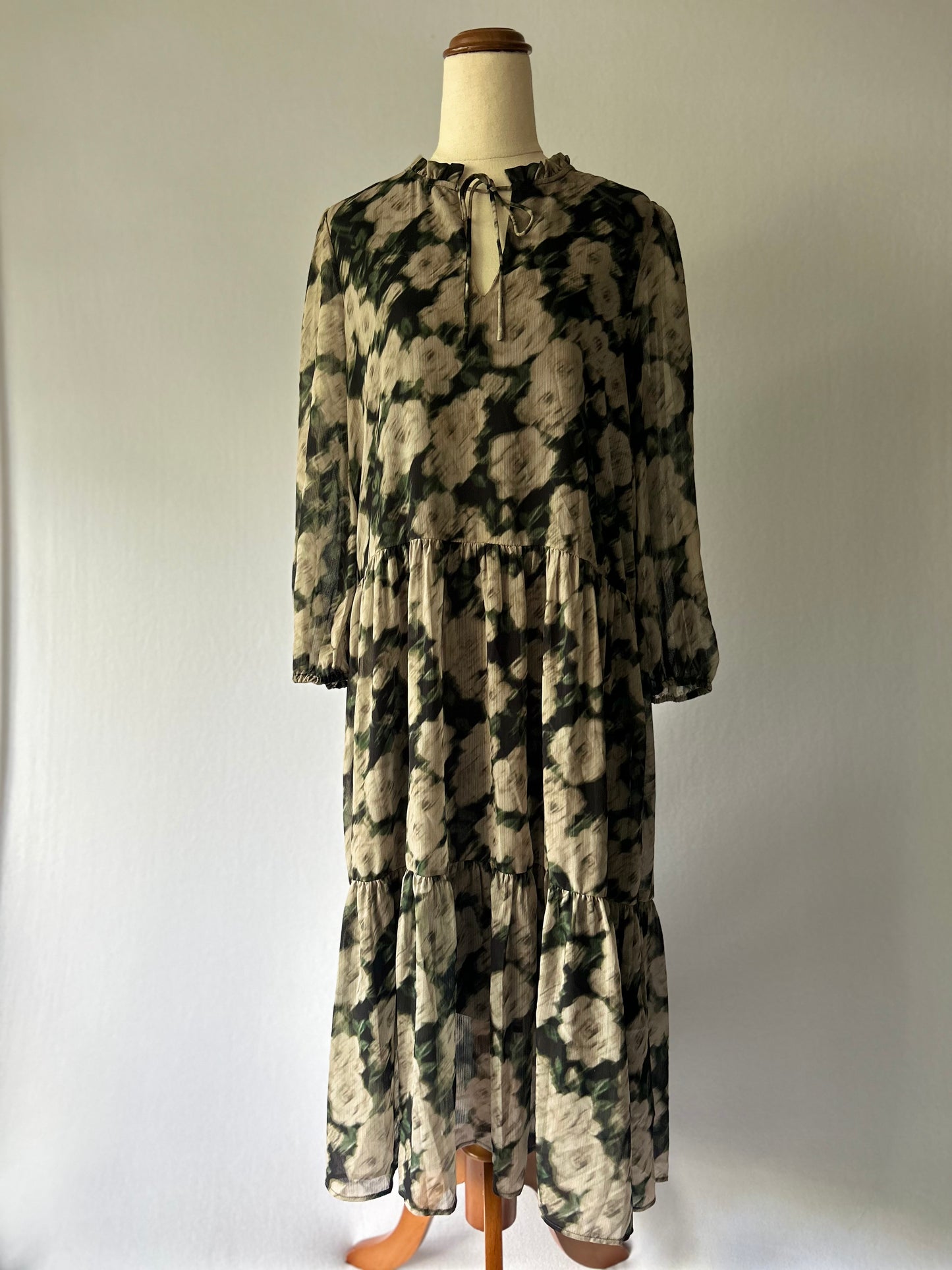 Decjuba 100% Recycled Polyester Tiered Floral Midi Dress - Size 8