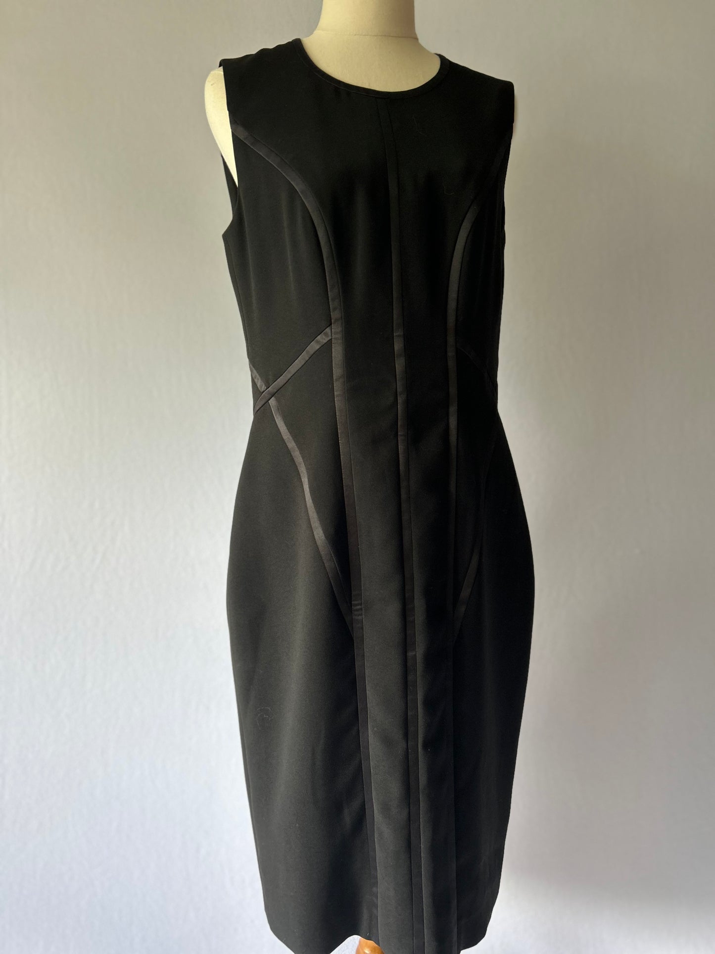 Hugo Boss Black Sheath Dress with Contrast Piping - UK 10 / US 6
