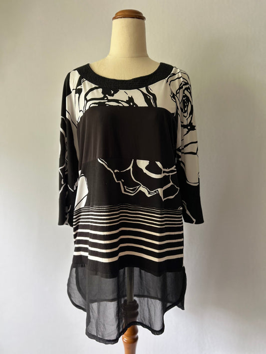 Monochrome Graphic Print Tunic – Made in NZ – Size 10