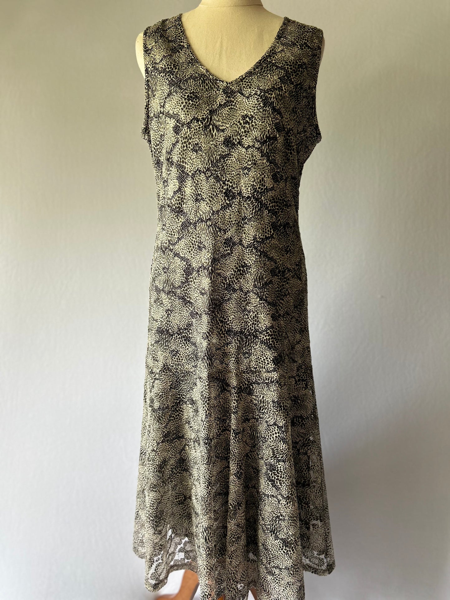 Lace Overlay V-Neck Midi Dress, size 12
