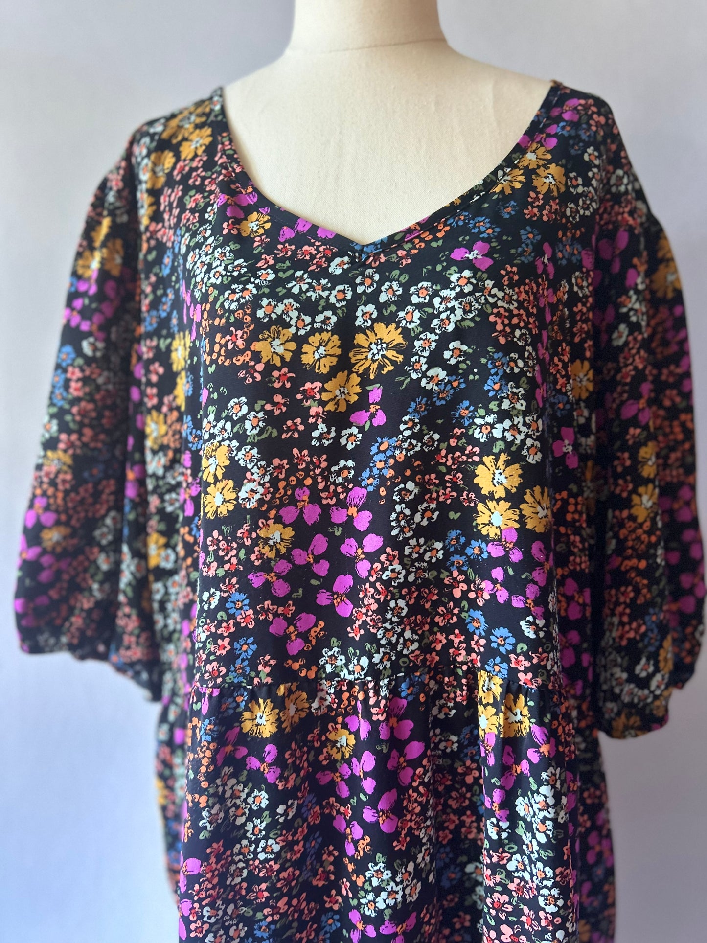 Ruby & Rain Tiered Smock Ditsy Floral Dress - Multi/Black - Size M( NZ-Aus 16-18 )