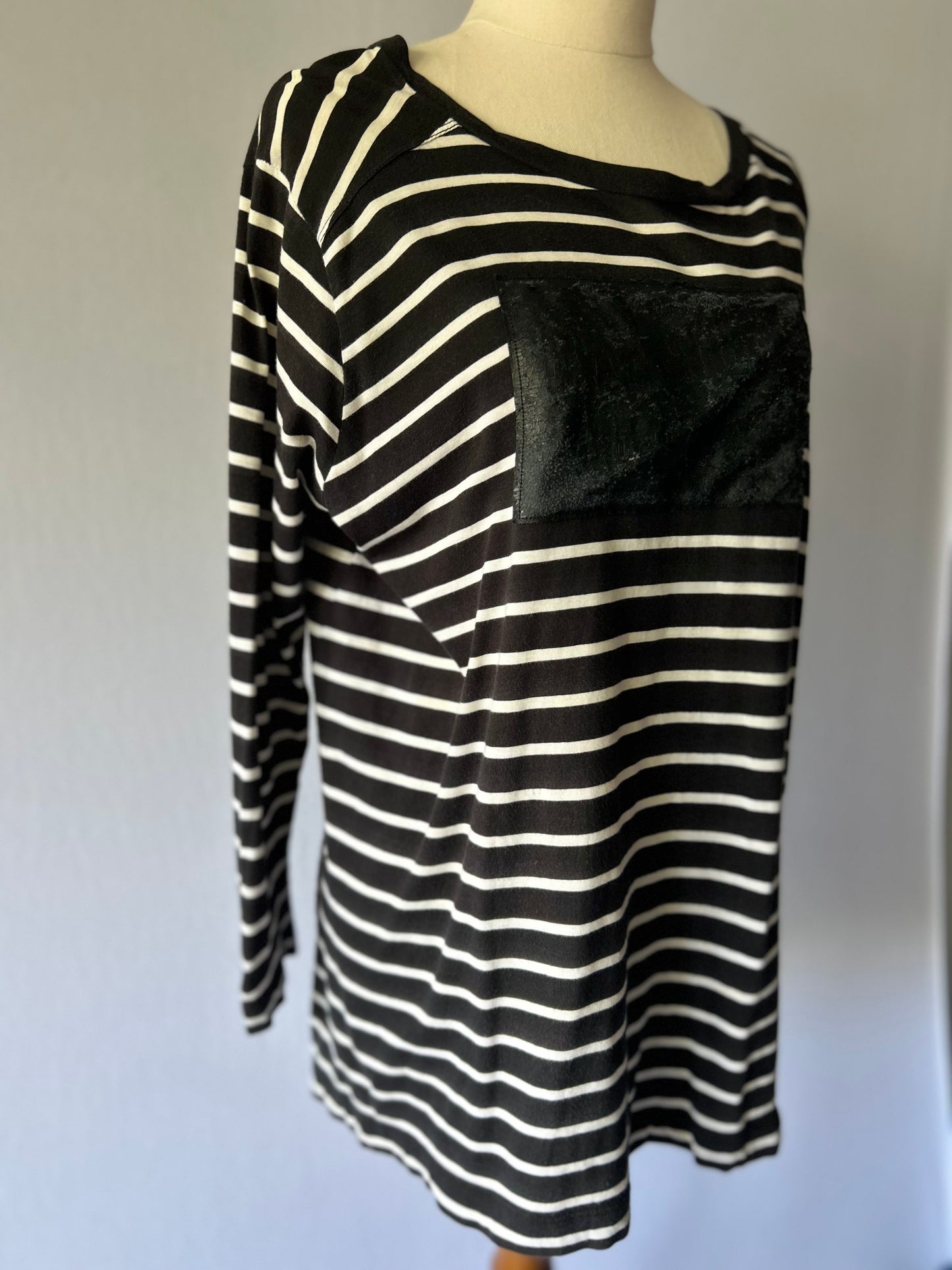 Black and White Striped Long Sleeve Cotton Top – Size L