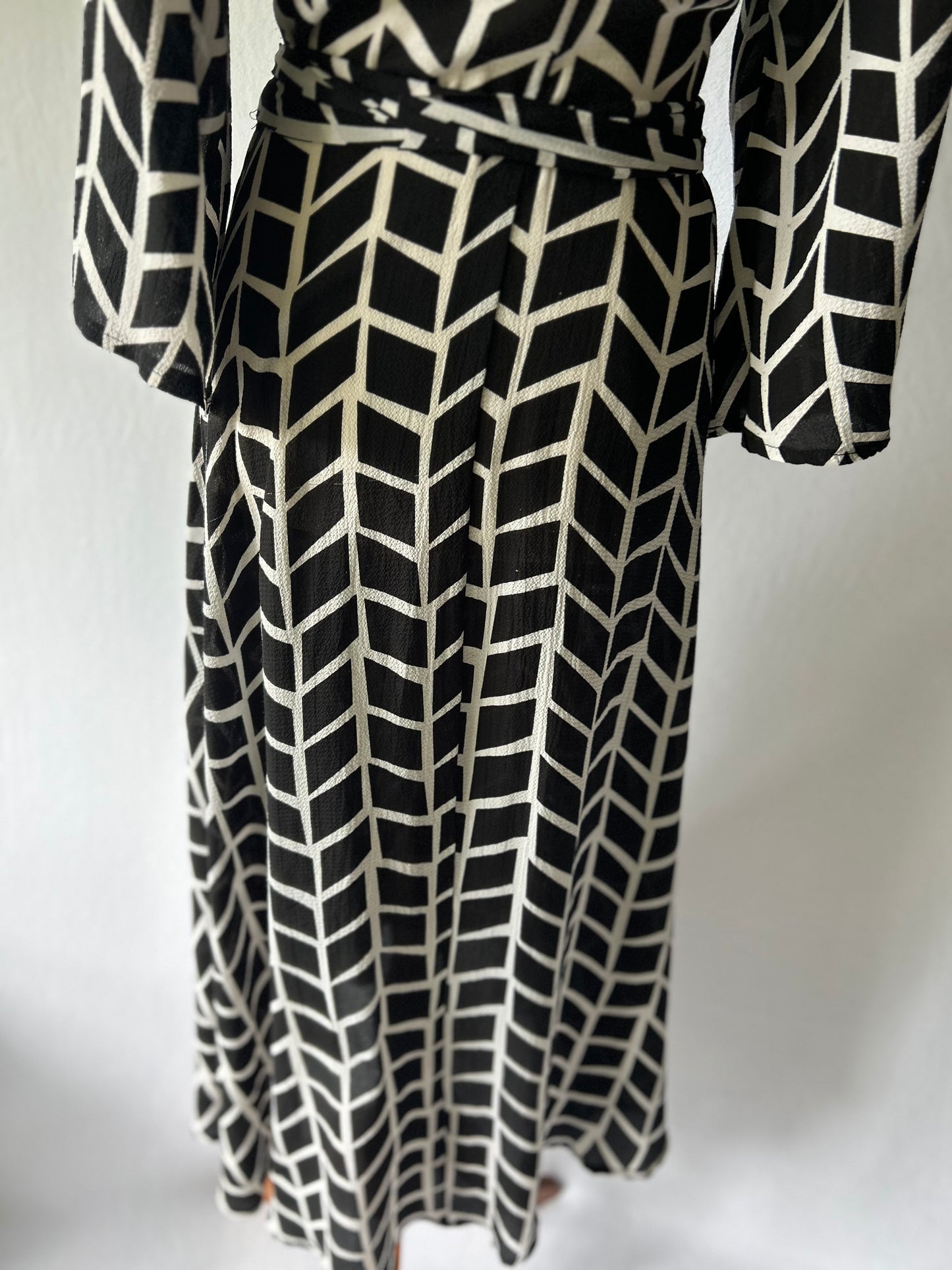 Black and White Wrap Dress – Size 8