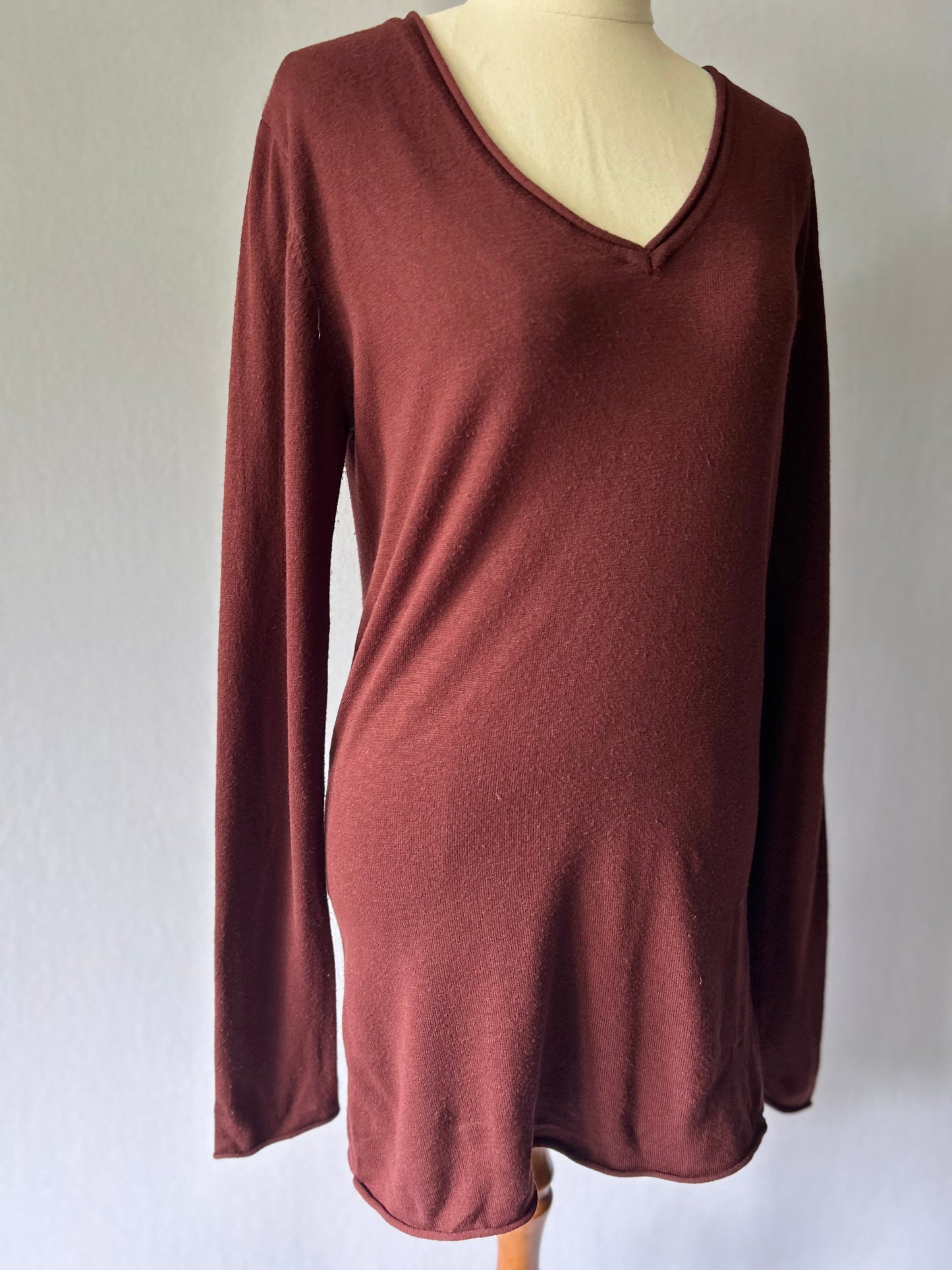 Minimalist Fine-Knit Rolled-Hem V-Neck Top - Deep Terracotta - Size M