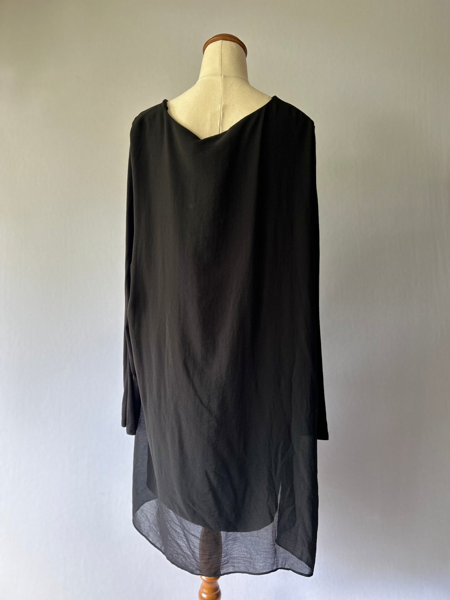 Abstract Geometric Pleated Blouse – Size 18