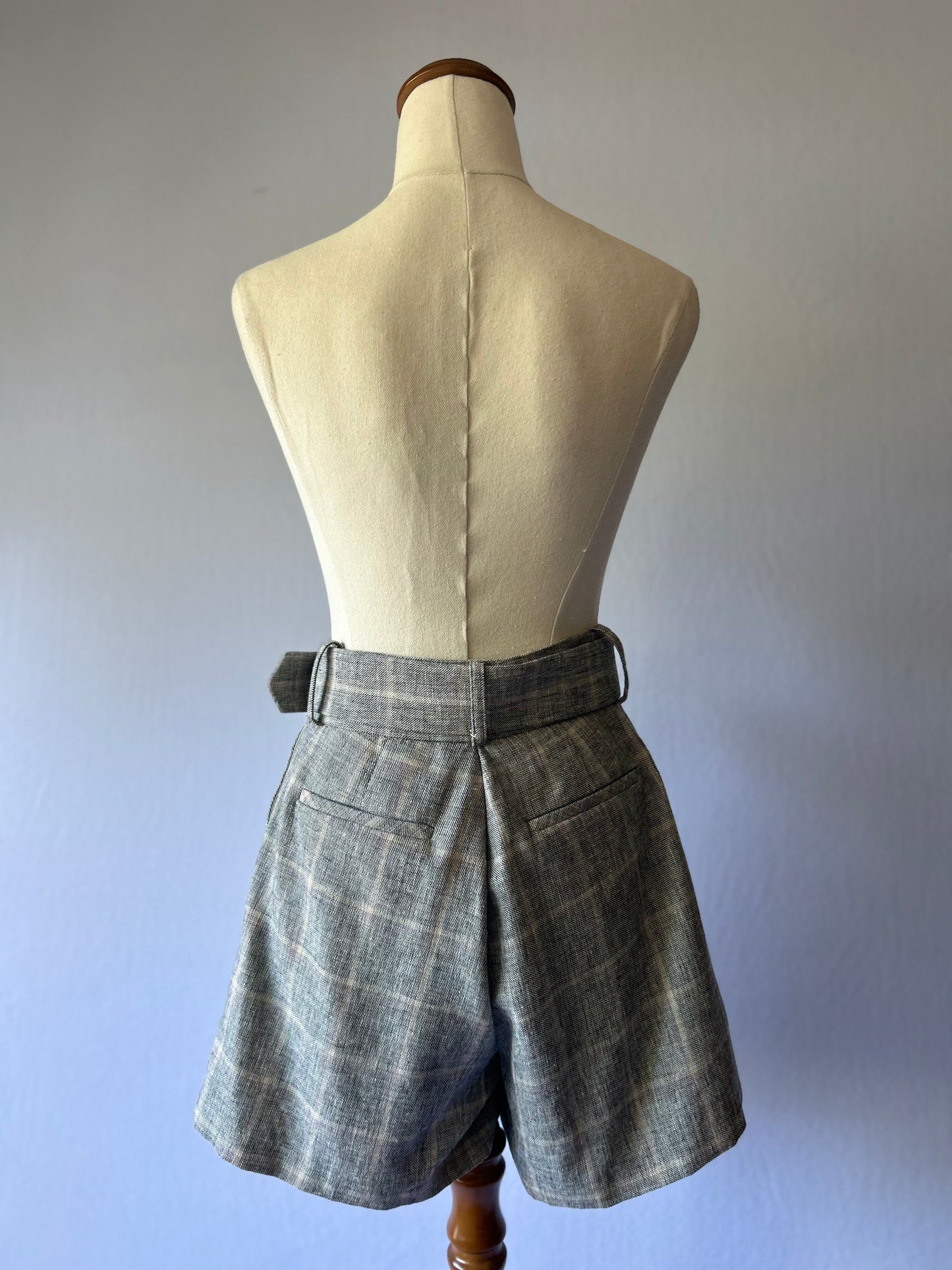 Tailored Linen Blend Shorts – Size 38, Made in Paris