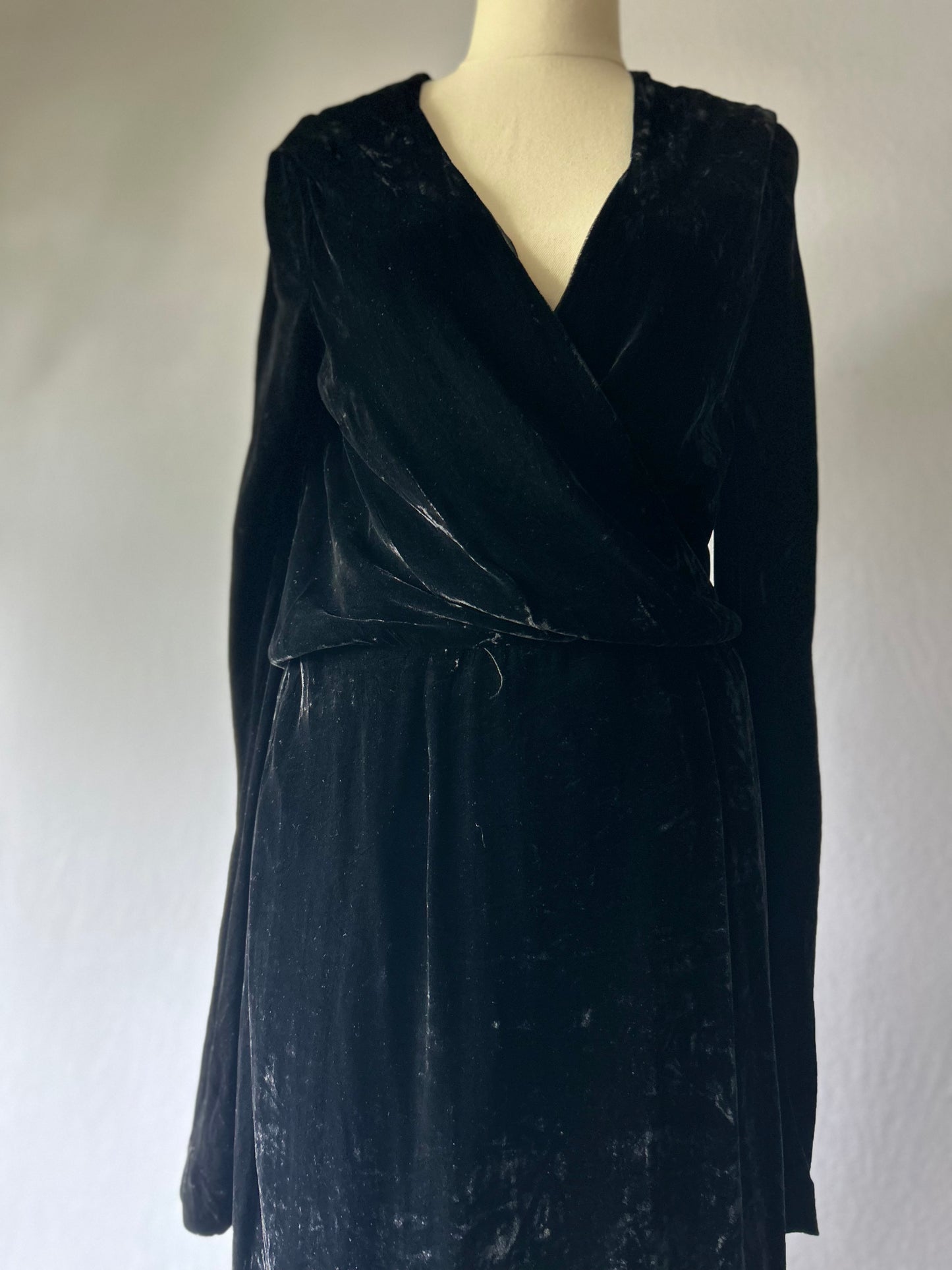 Juliette Hogan Velvet Wrap Dress – Size 8