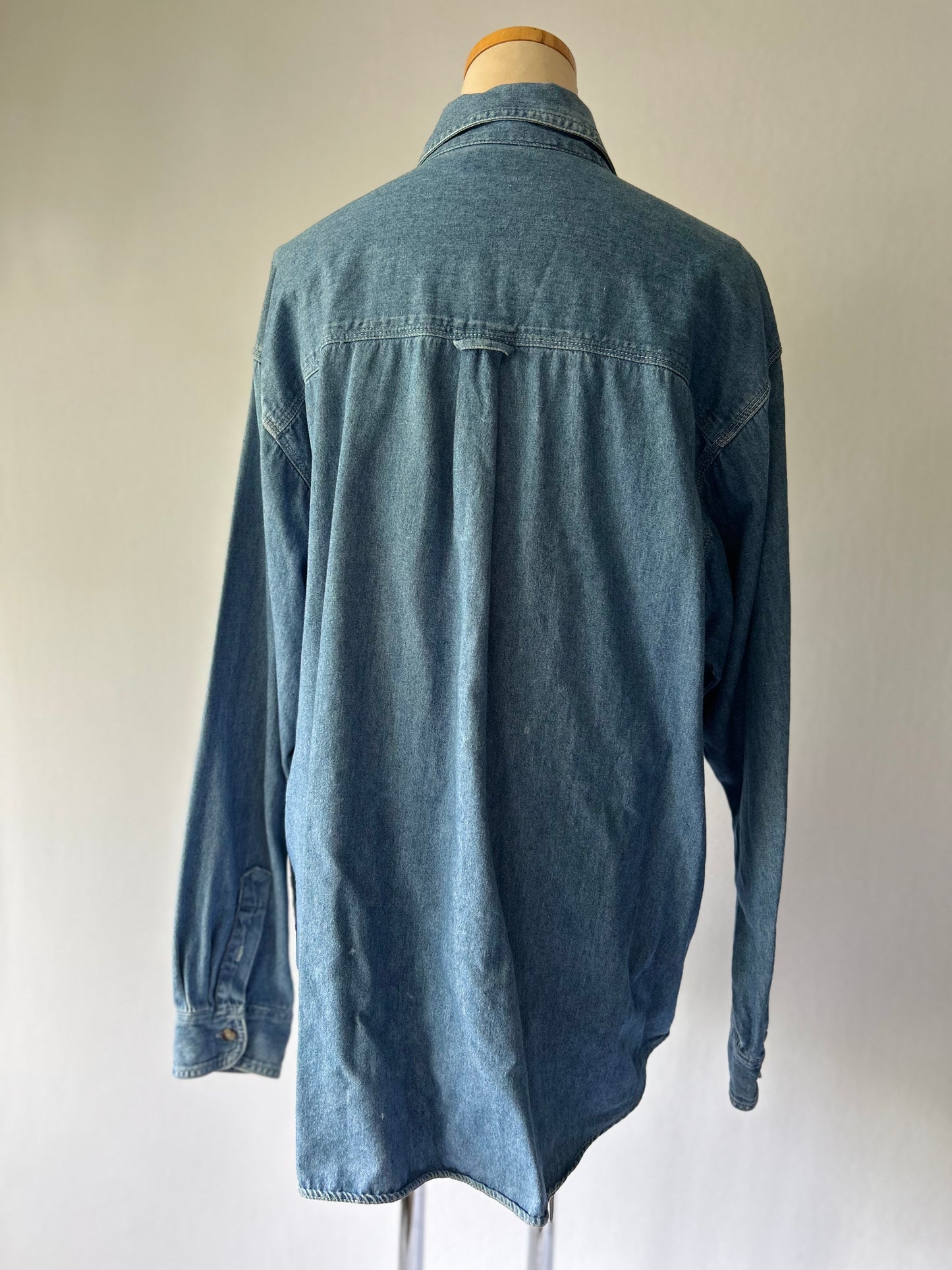 Vintage-Style Mid-Wash Denim Button-Down – Size M