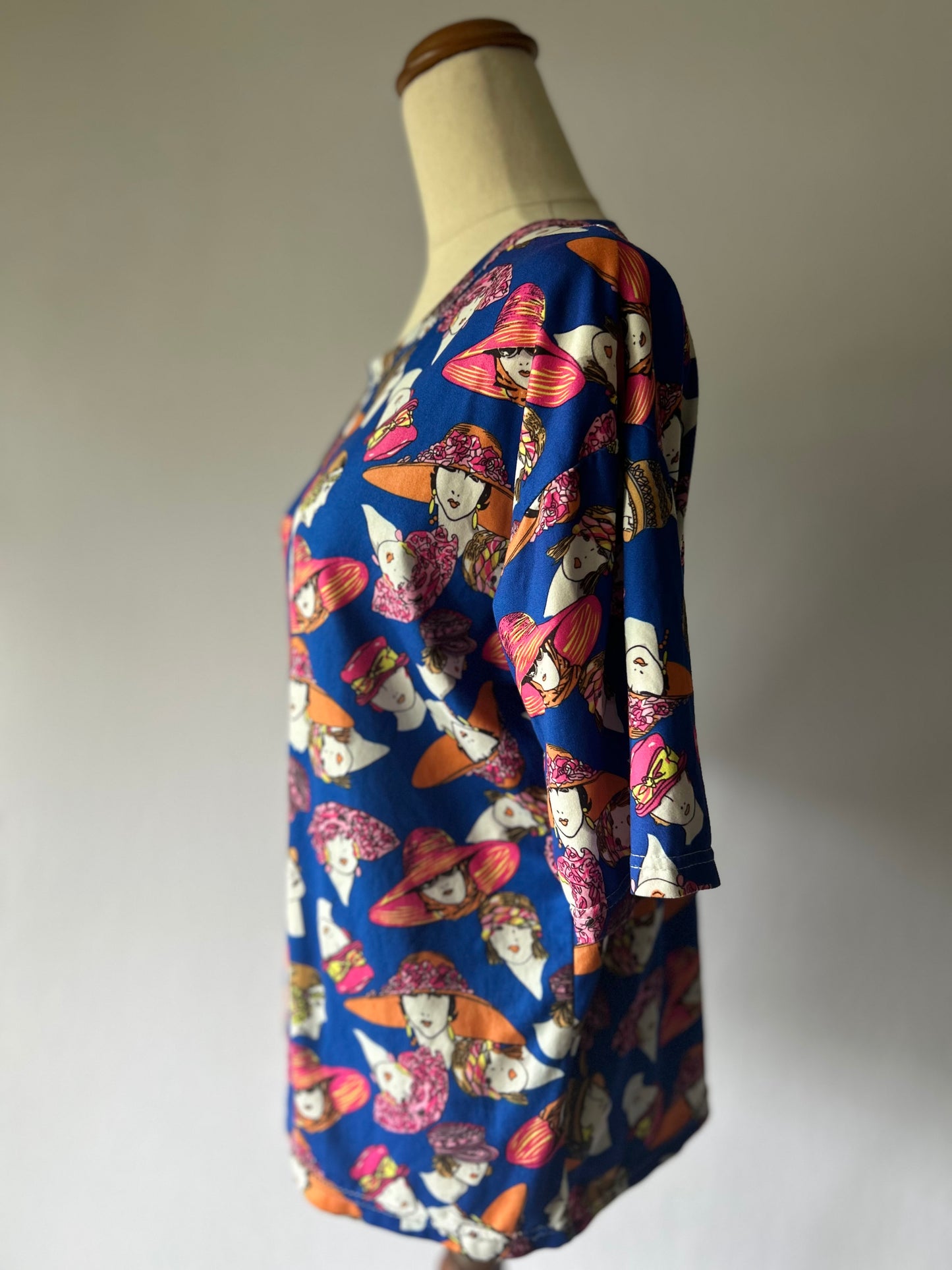 Blue Graphic T-Shirt with Woman Hat Print – Size M, Polyester