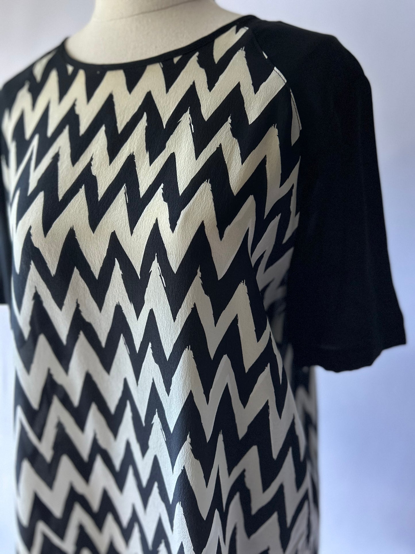 Juliette Hogan Zig Zag Silk Top – Size 8