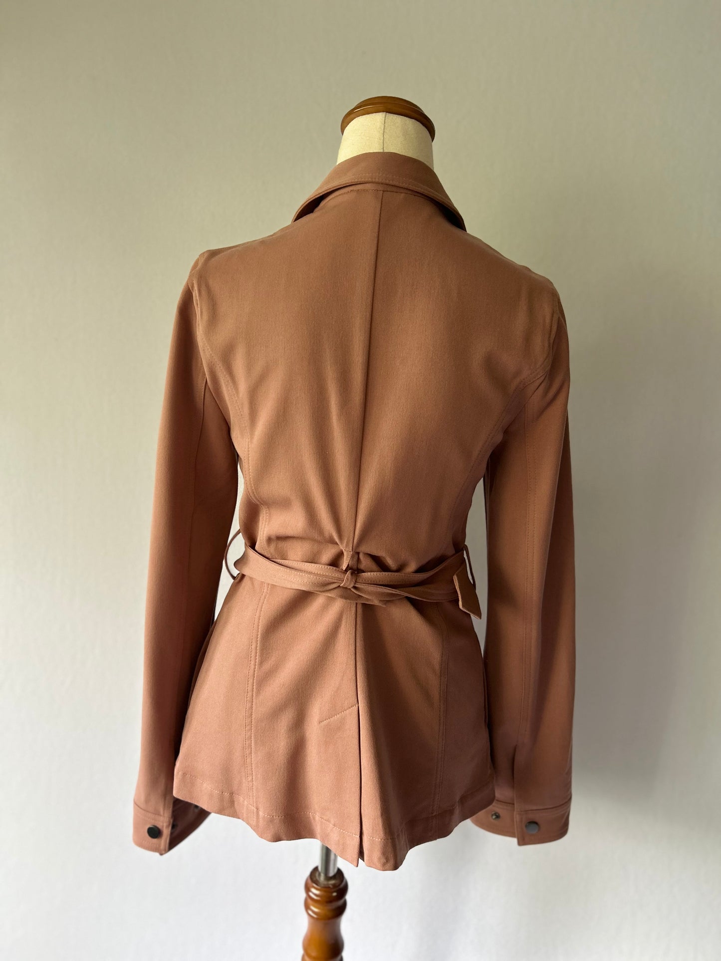 Elegant Dusty Rose Belted Safari Jacket – Size 6