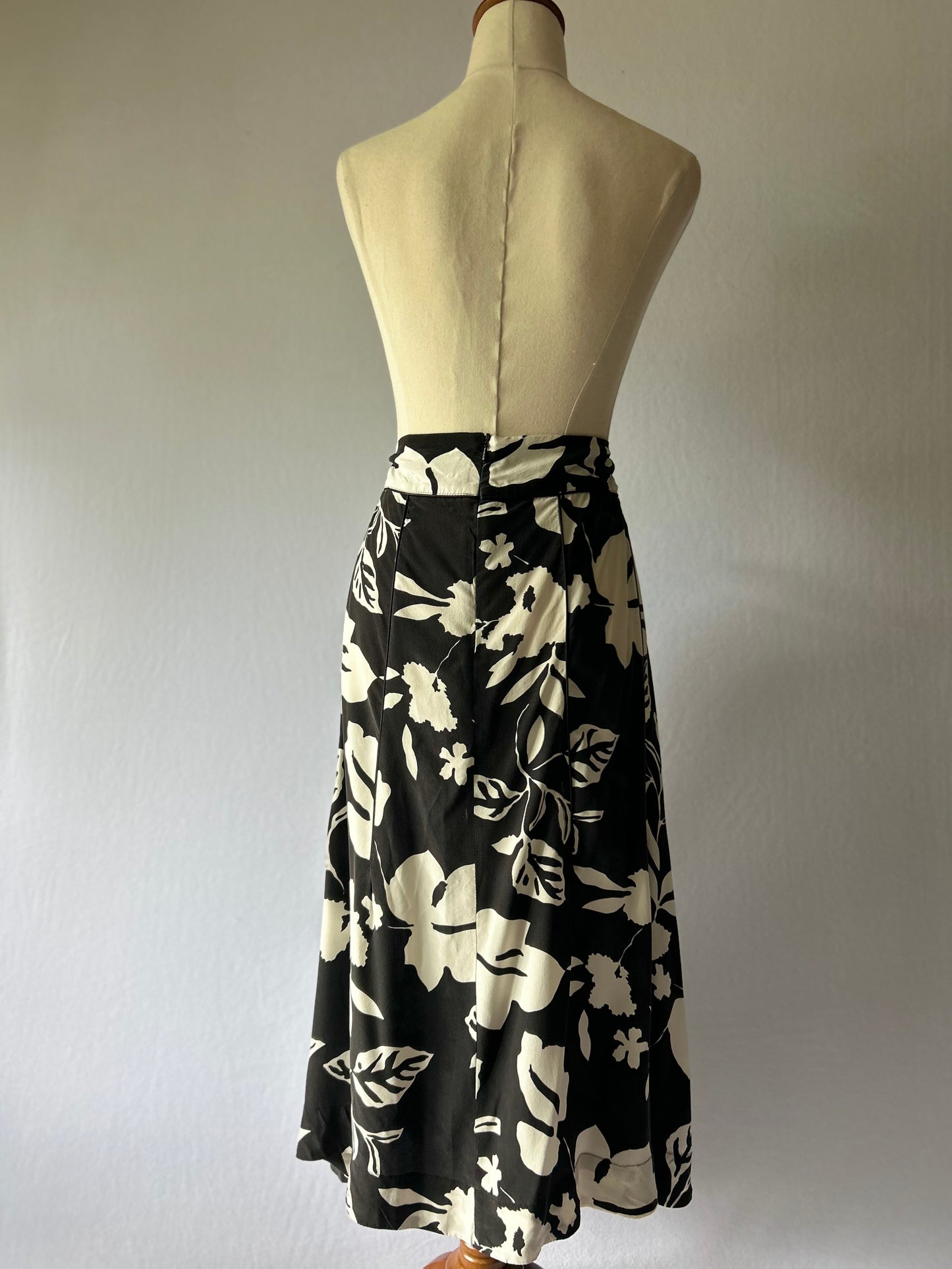 VSSP Black & White Floral Midi Skirt – Made in NZ – Size 14
