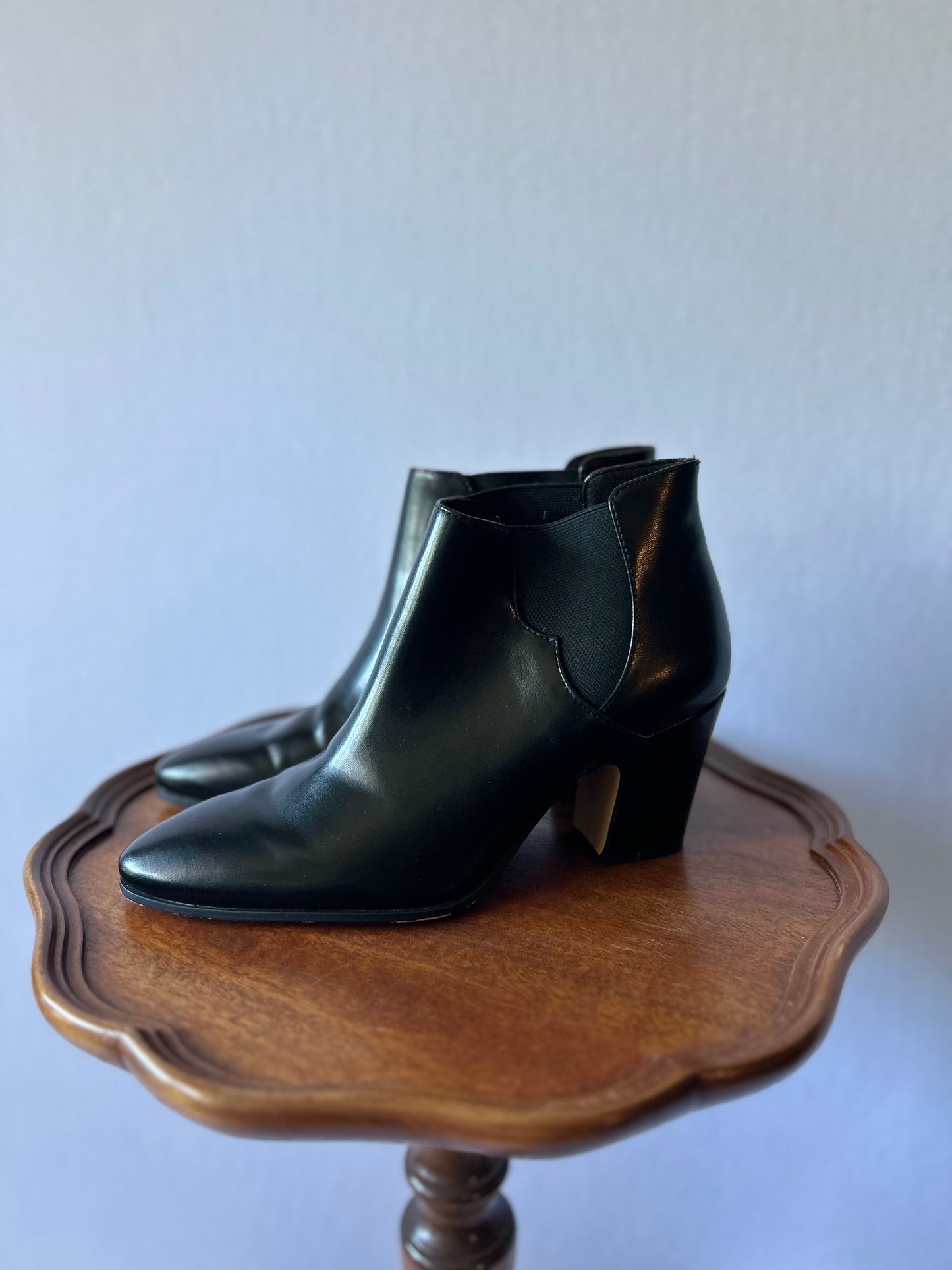 Classic Black Pointed-Toe Chelsea Boots - Size EUR 39