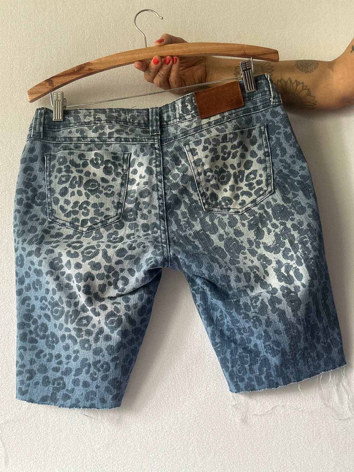 Hering Leopard Print Denim Bermuda Shorts – Size 42 / 32