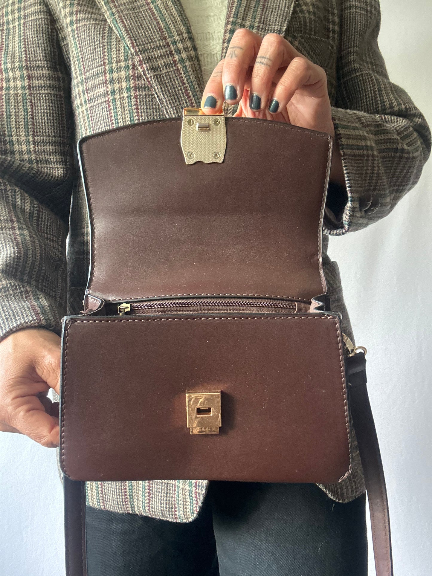 Vintage Brown Shoulder Bag with Gold Clasp