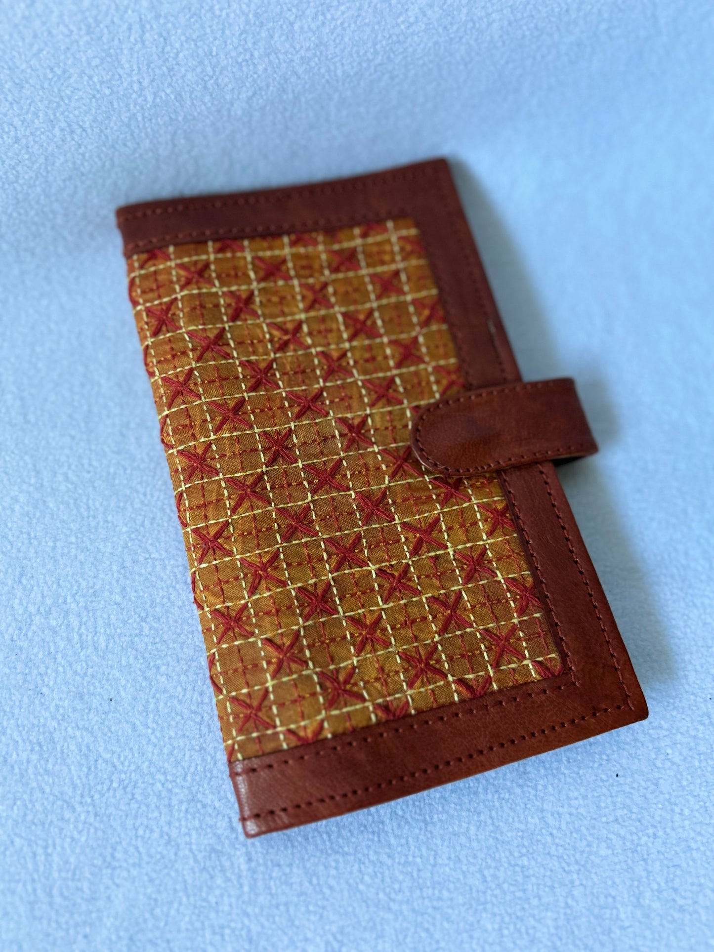 Embroidered Fabric Wallet – Unique & Sustainable Accessory