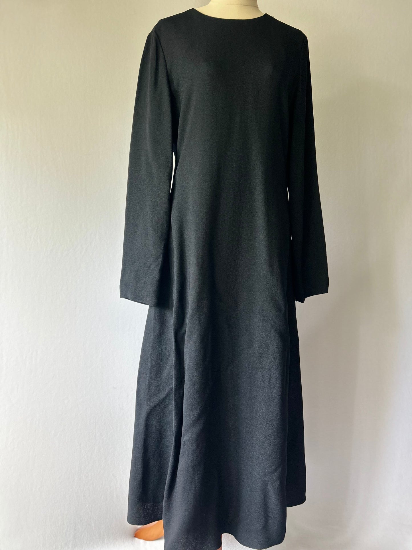 Theory Boat Neck Long Sleeve Midi Dress – Size 4