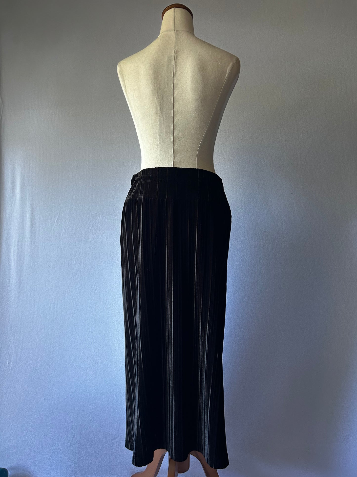 Anne Mardell Black Velvet Skirt – Size 10, Made in New Zealand, 90% Polyester 10% Spandex