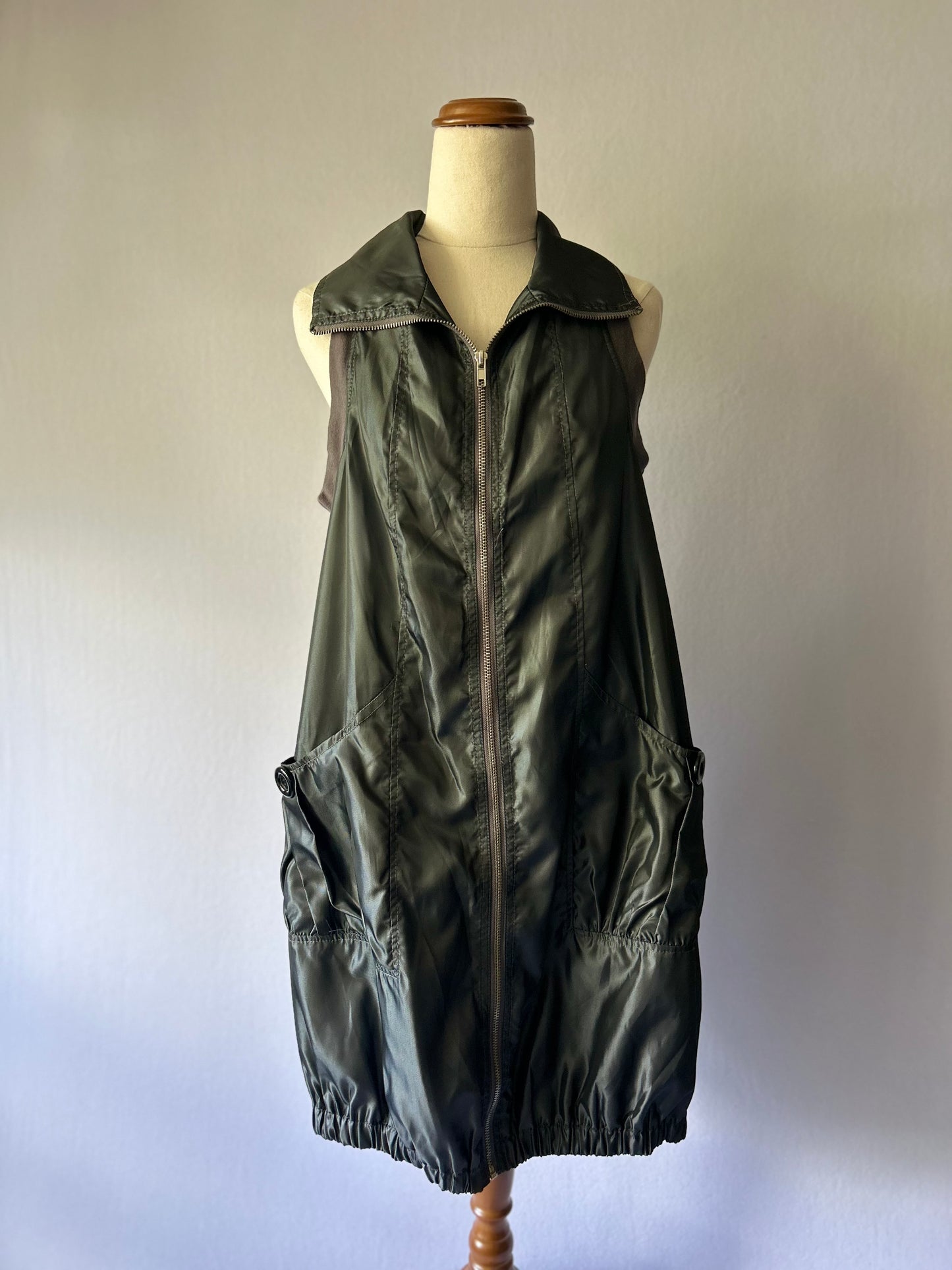 Avant-Garde Zippered Tunic Vest - Sleek Black - Size 10