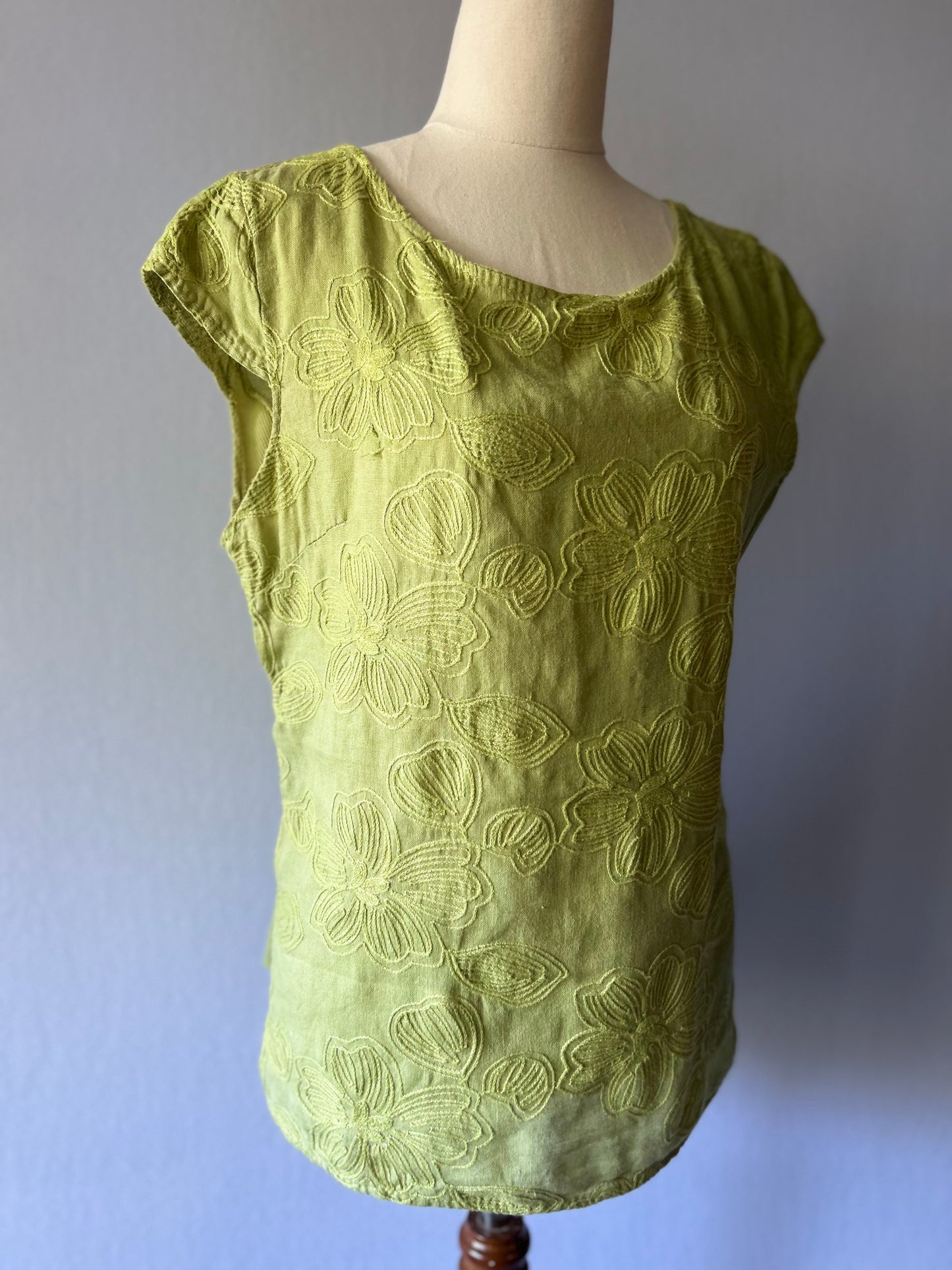 Verdant Sage Top  Floral Embroidered Shell – Size M