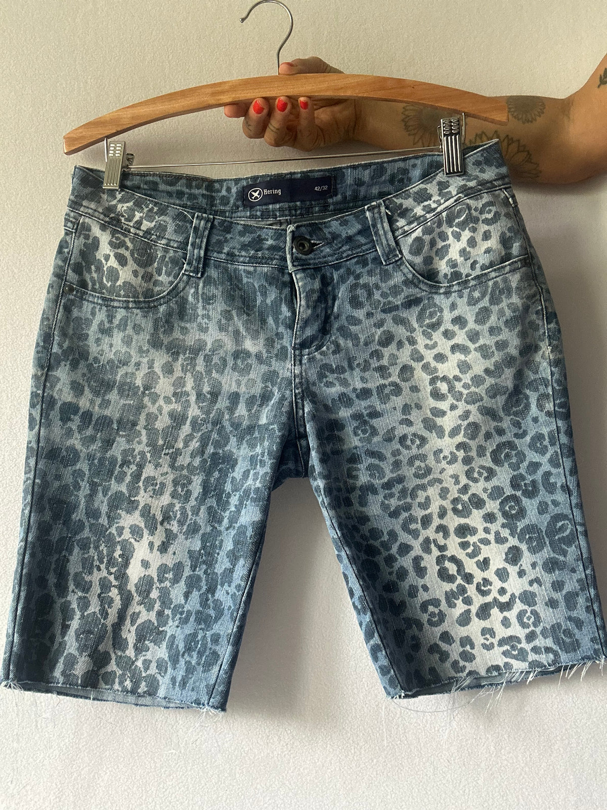 Hering Leopard Print Denim Bermuda Shorts – Size 42 / 32