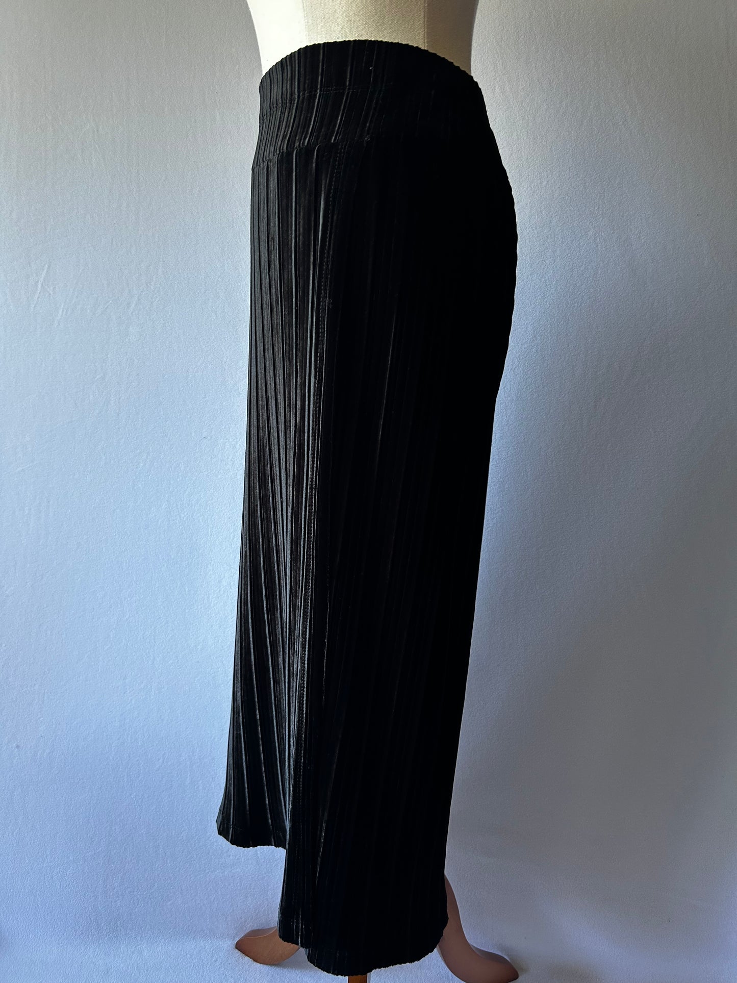 Anne Mardell Black Velvet Skirt – Size 10, Made in New Zealand, 90% Polyester 10% Spandex