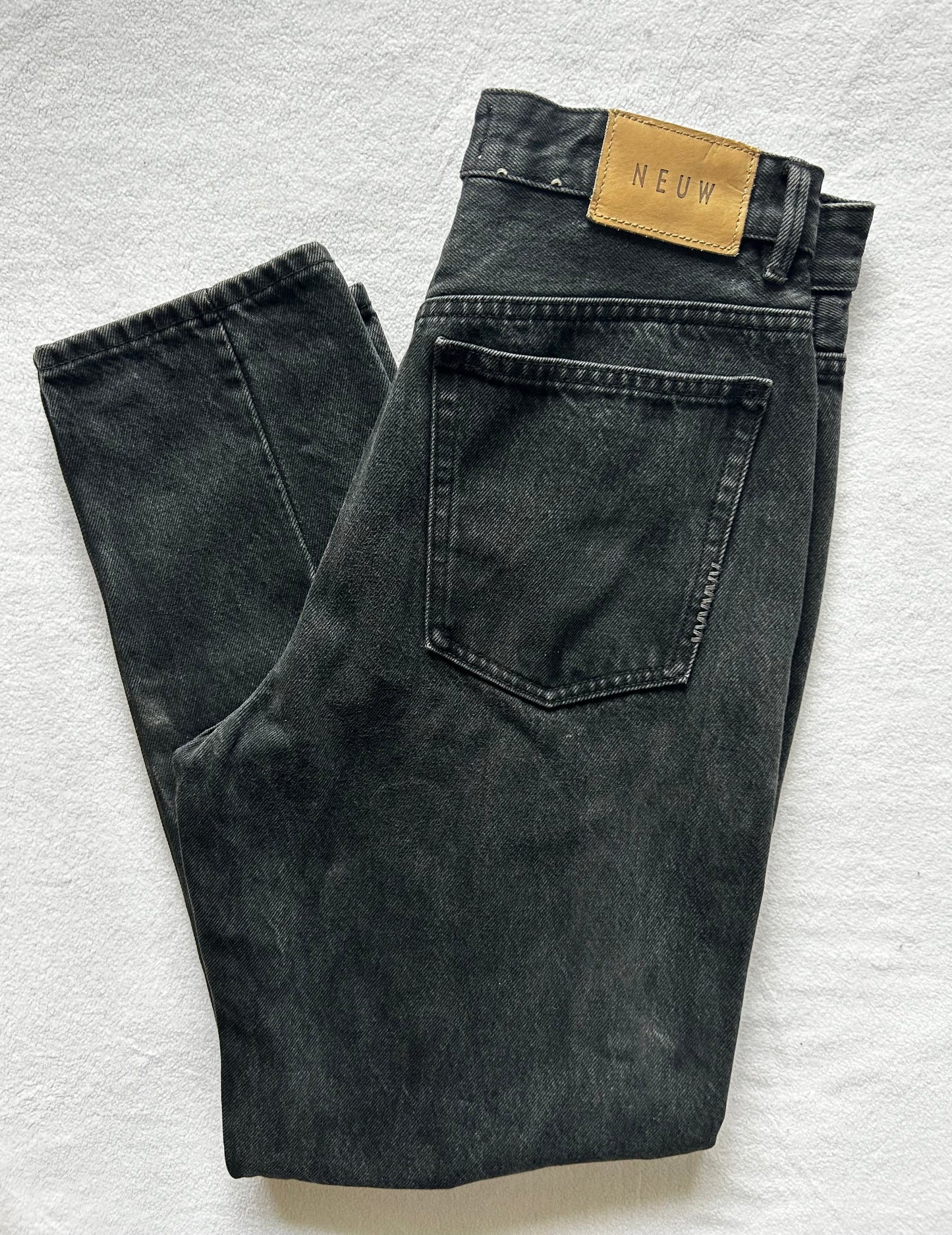 Neuw Black High-Waisted Jeans – Size 26