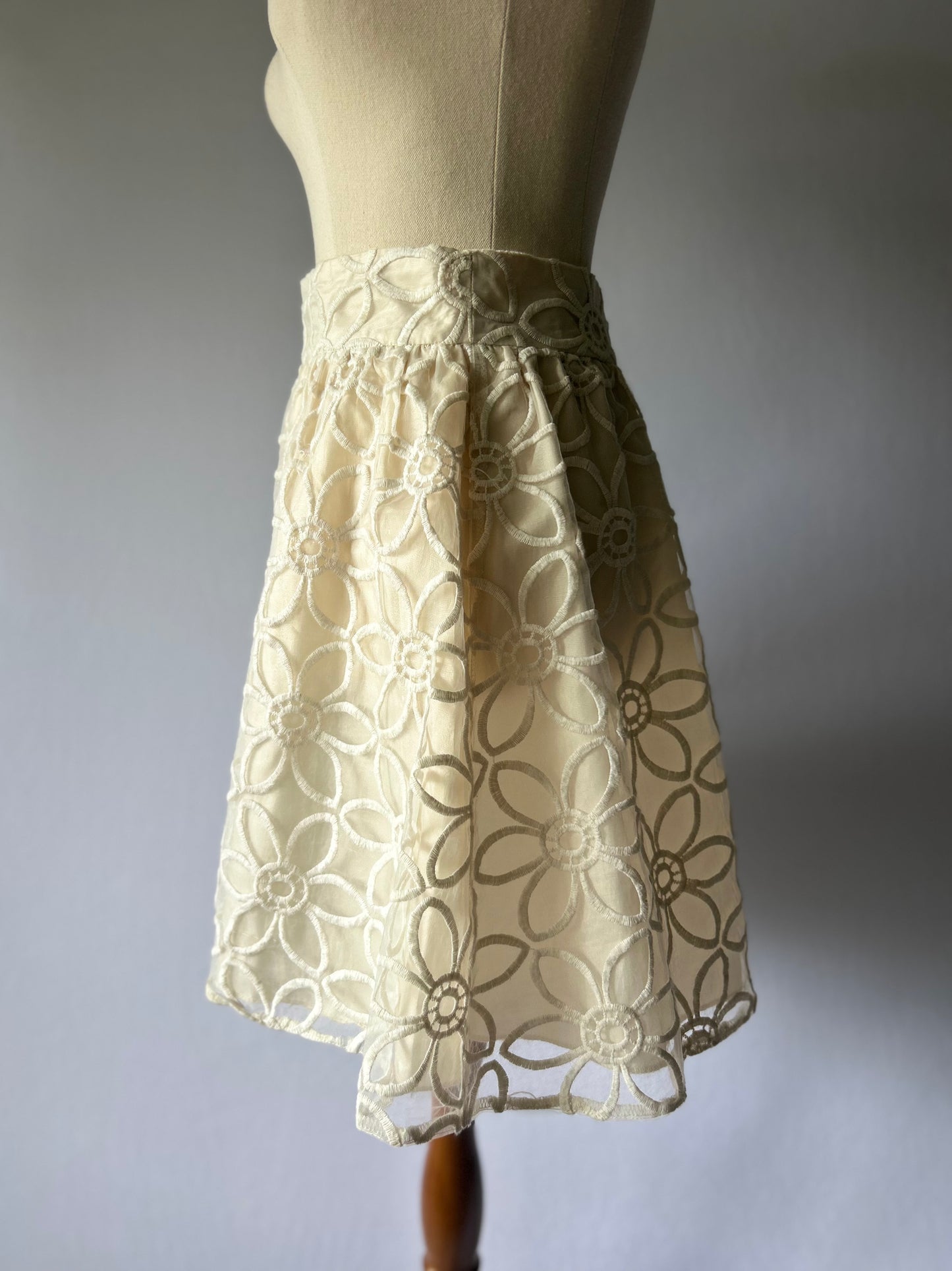 Floral Embroidered Skirt – Size 8