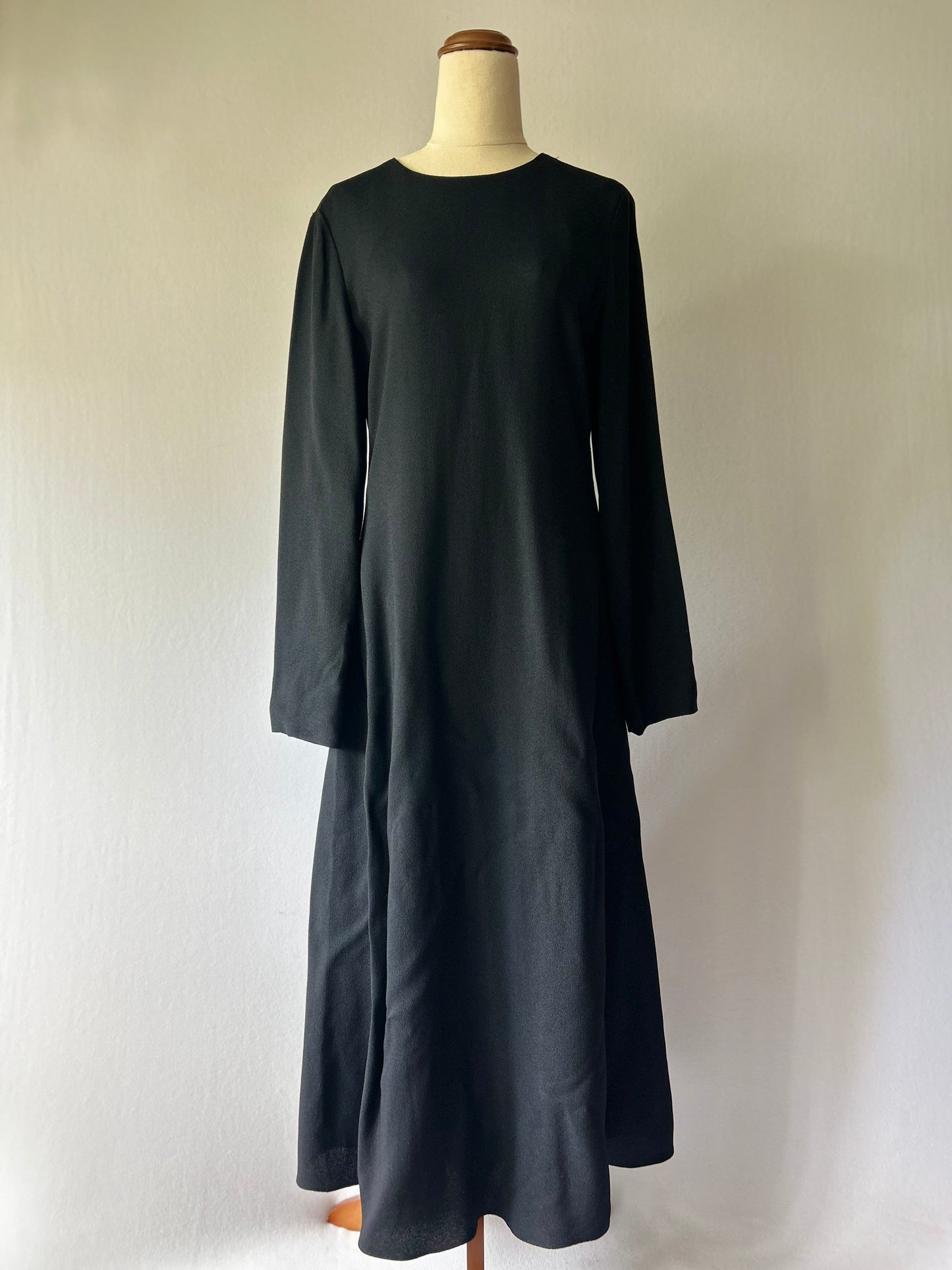 Theory Boat Neck Long Sleeve Midi Dress – Size 4