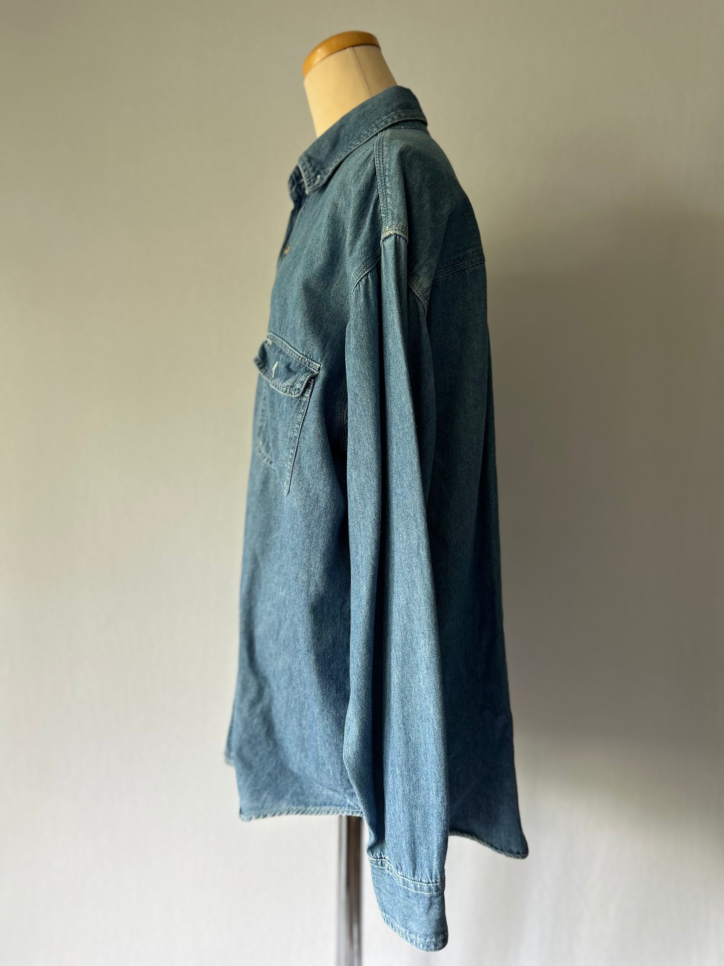 Vintage-Style Mid-Wash Denim Button-Down – Size M