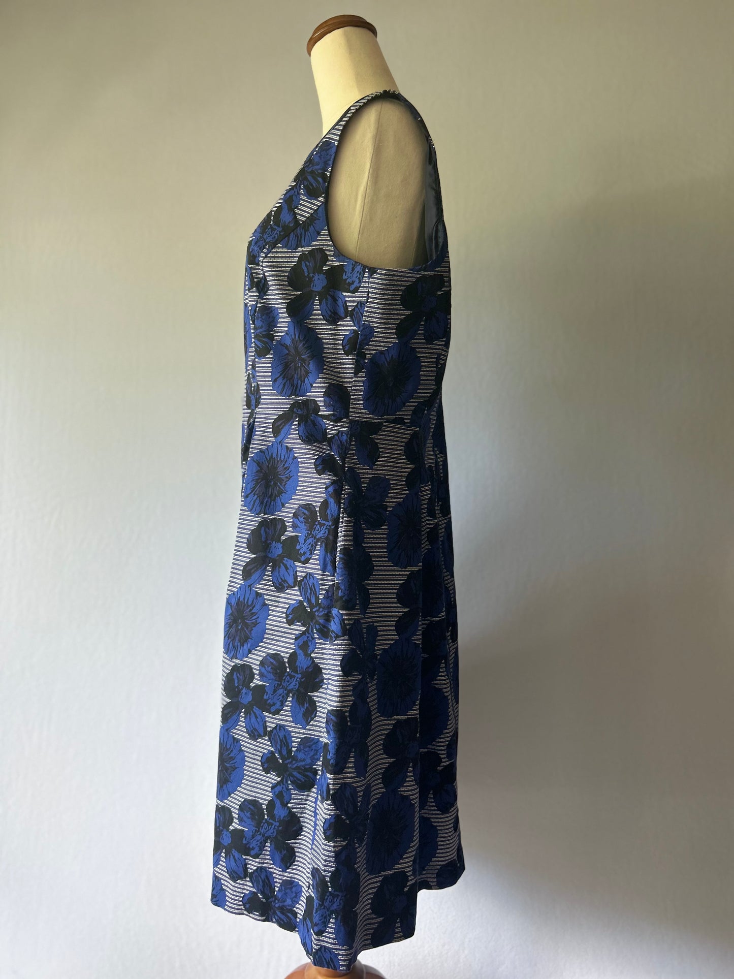 Floral Blue Dress – Size 14 – 97% Cotton, 3% Elastane