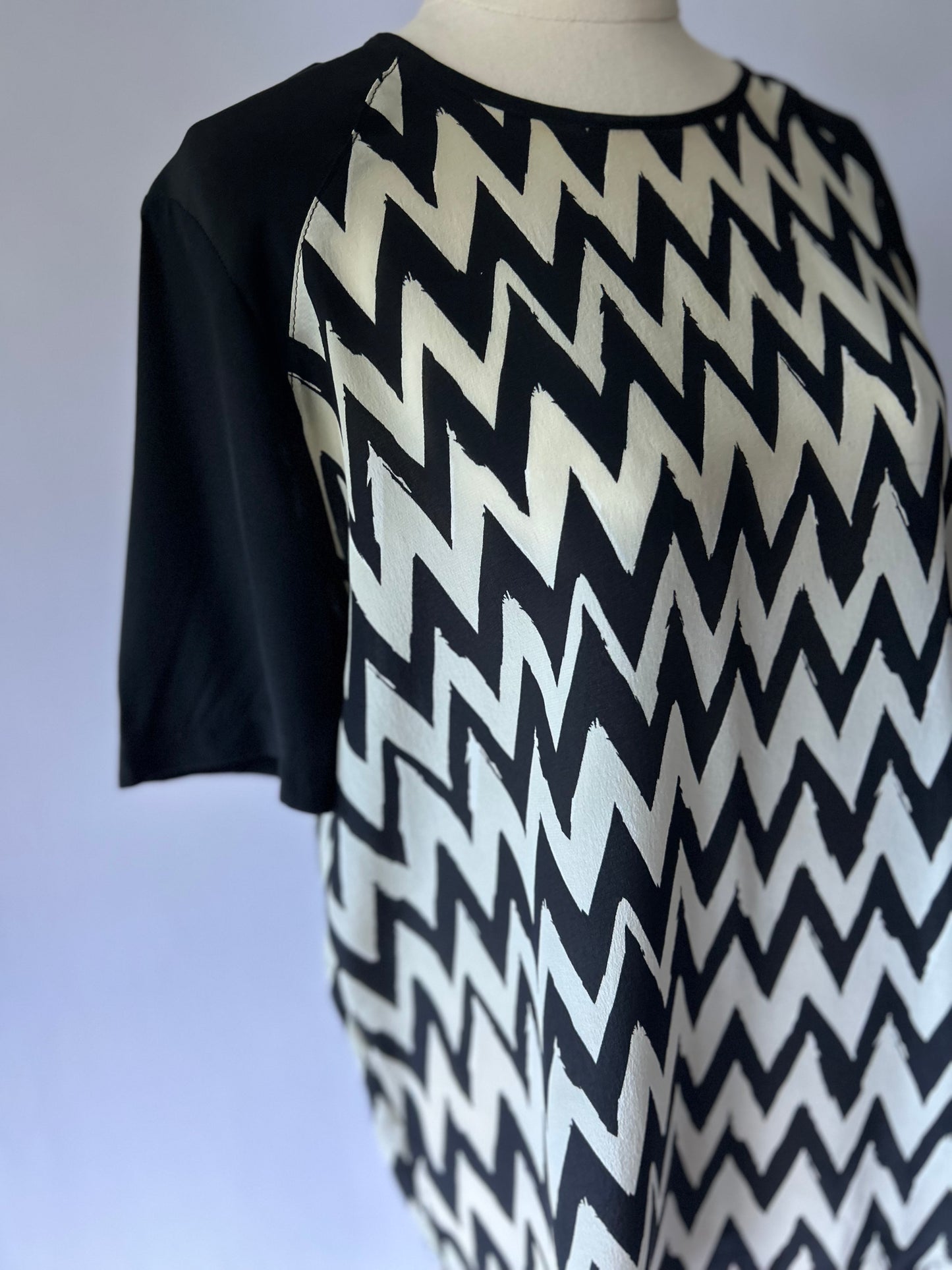 Juliette Hogan Zig Zag Silk Top – Size 8