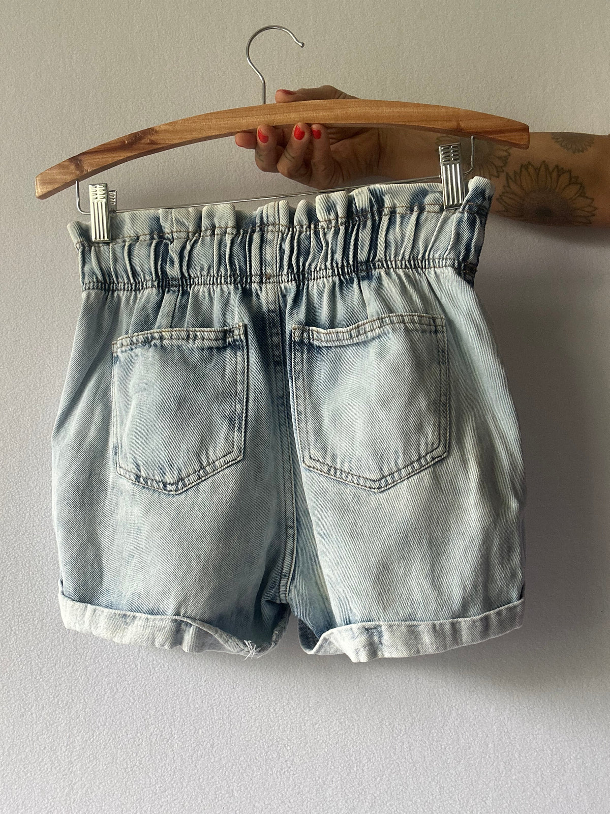 Light Wash Paperbag Waist Denim Shorts – Size 34