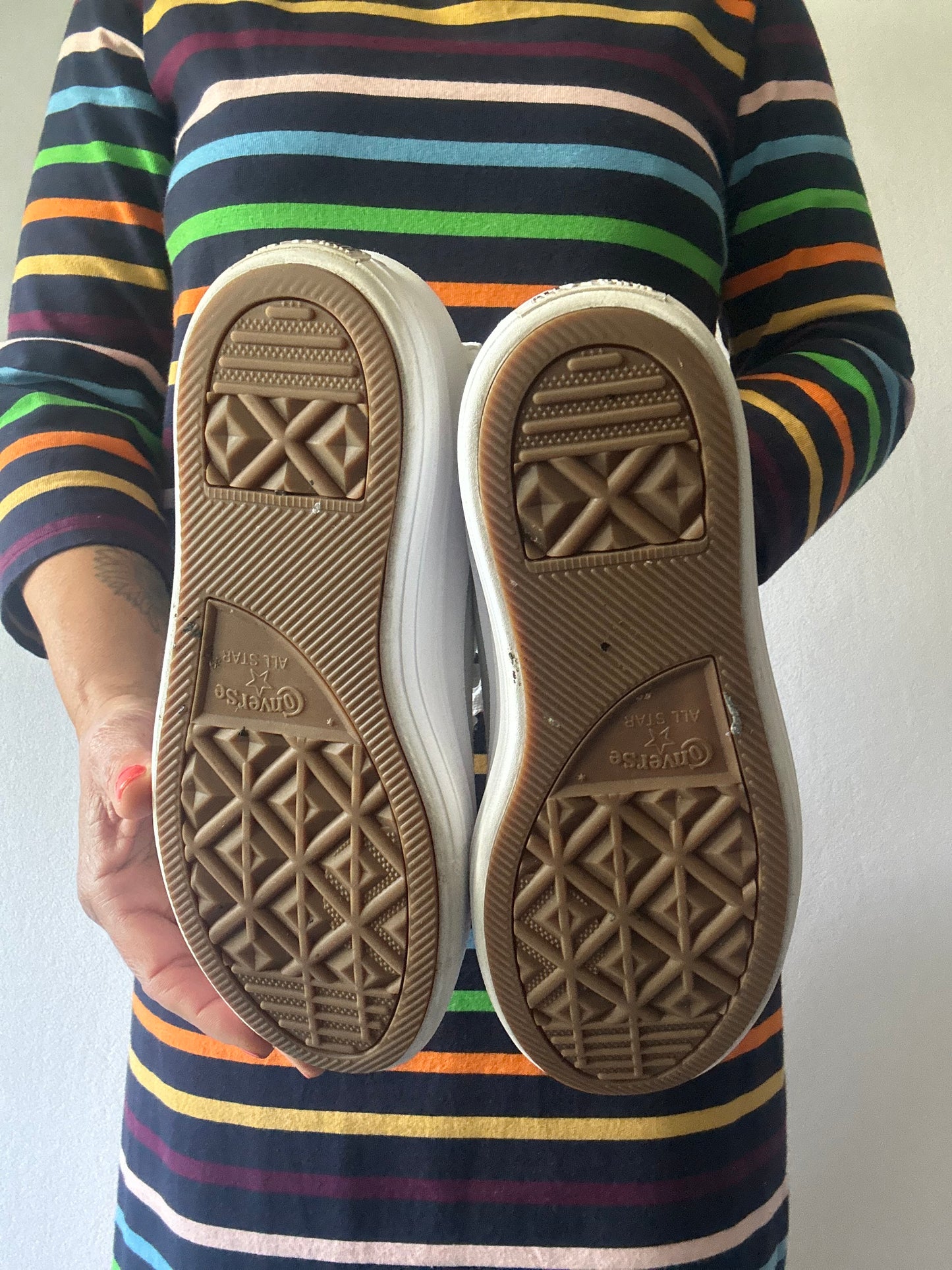 White Converse Chuck Taylor All Star – US 8 / UK 6 / EUR 39