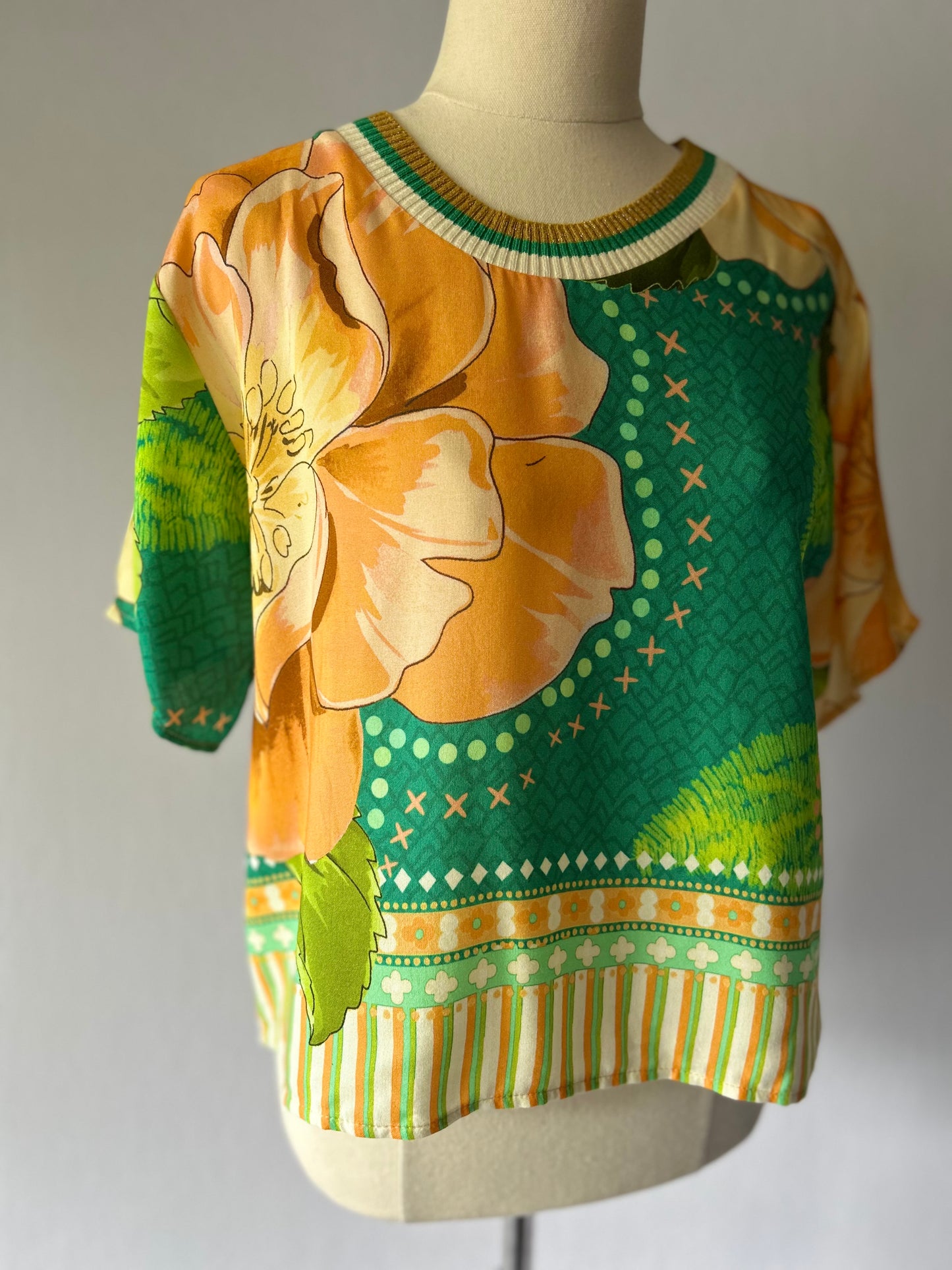 Tropical Print Cropped Top - 100% Viscose (Made in Brazil), size M , new with tag